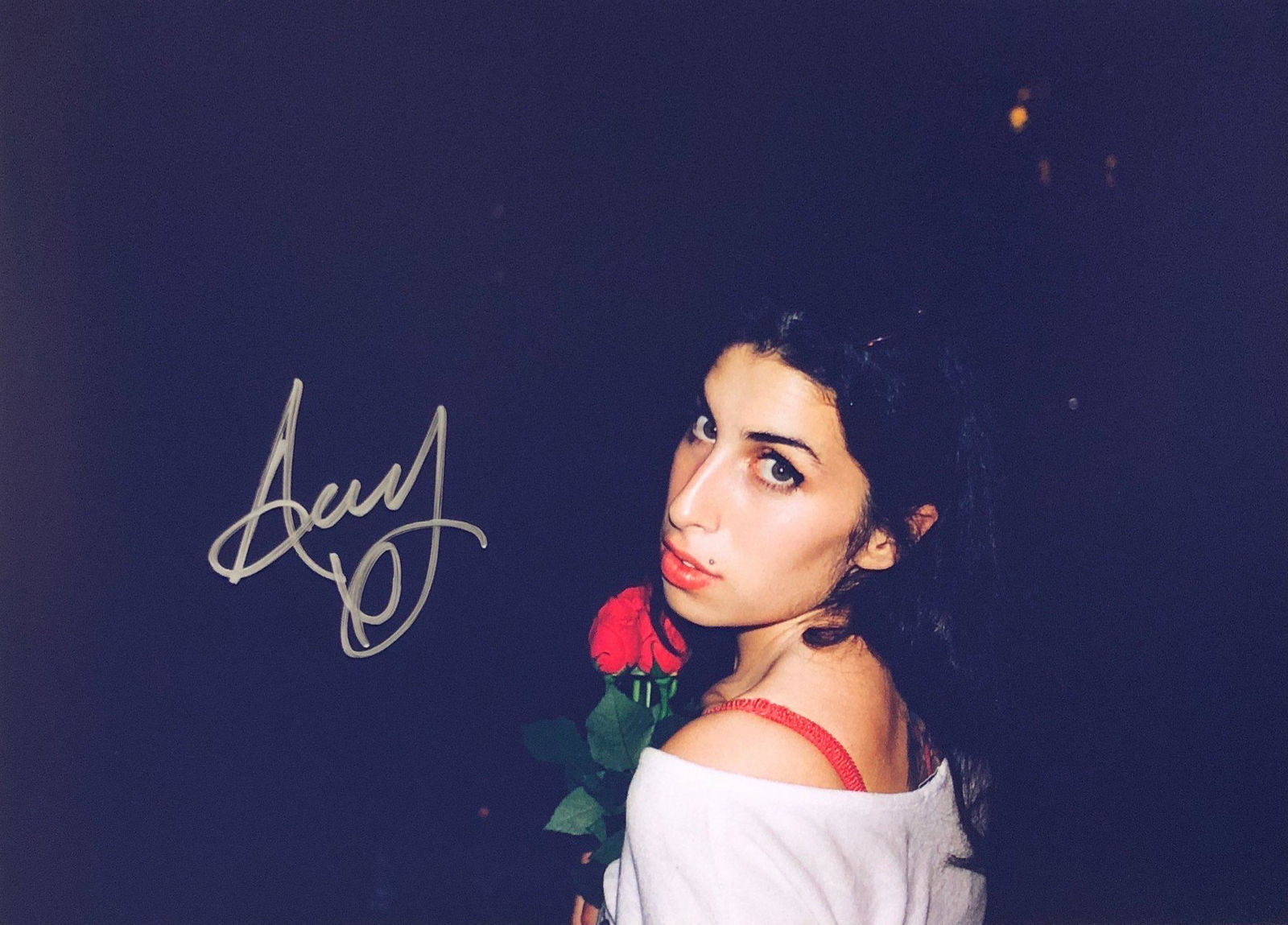 Amy Winehouse Signed Photo (1 of 1)