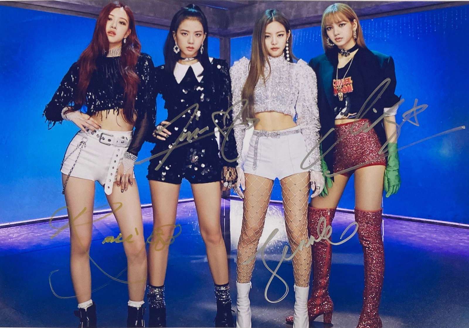 Blackpink Lisa Signed Photo: Autographed by:Lisa, Jennie, Rose, JisooSize : 8" x 10"Authentication Code: PC26549Unframed Vertified and Excellent Condition Please kindly read our Terms and Conditions before bidding.