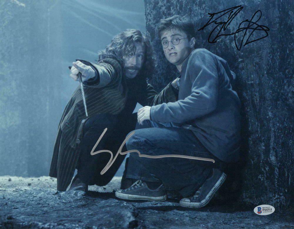 Autograph Signed Harry Potter Photo: Category: Autograph Photo CollectiblesSize: Width 8 inches x Height 10 inchesAutograph Includes: Daniel Radcliffe, Gary OldmanUnframed Vertified and Excellent Condition. Please kindly read our Terms a