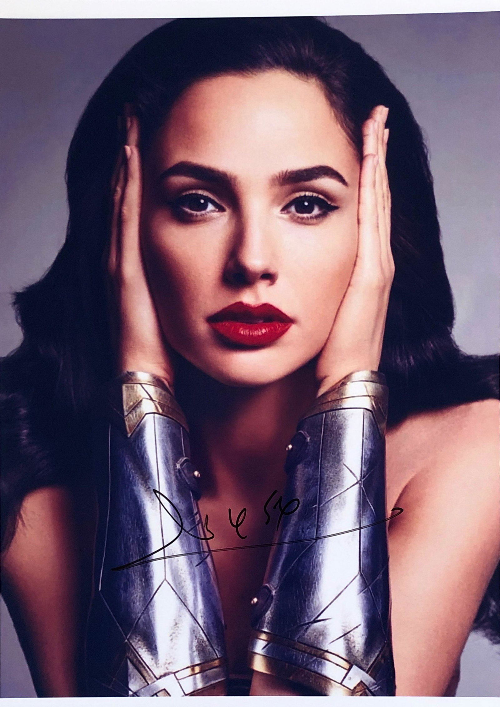 DC Wonder Woman Gal Gadot Autographed Signed Photo (1 of 1)