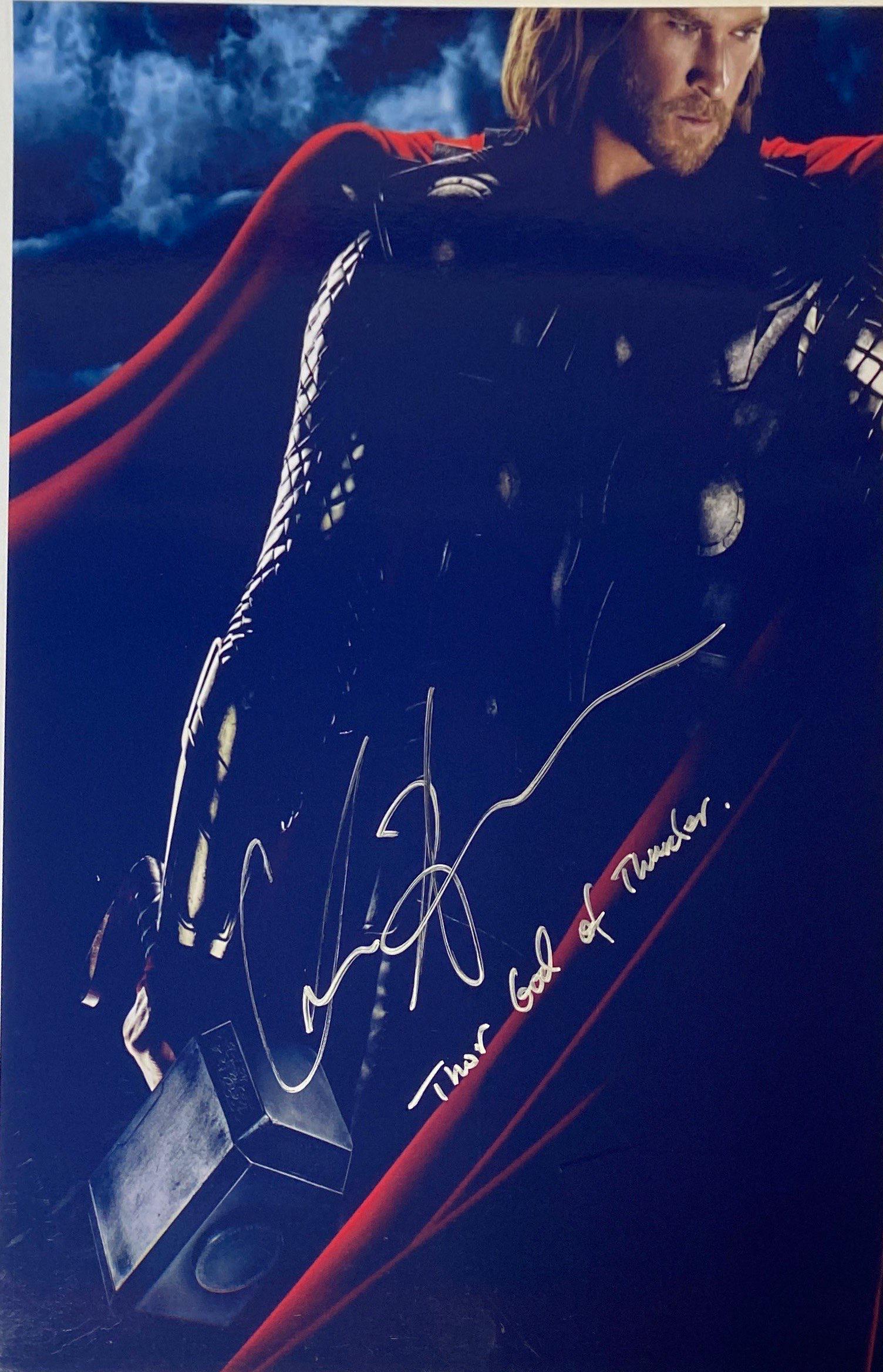 Autograph Signed Avengers Chris Hemsworth Photo (1 of 1)