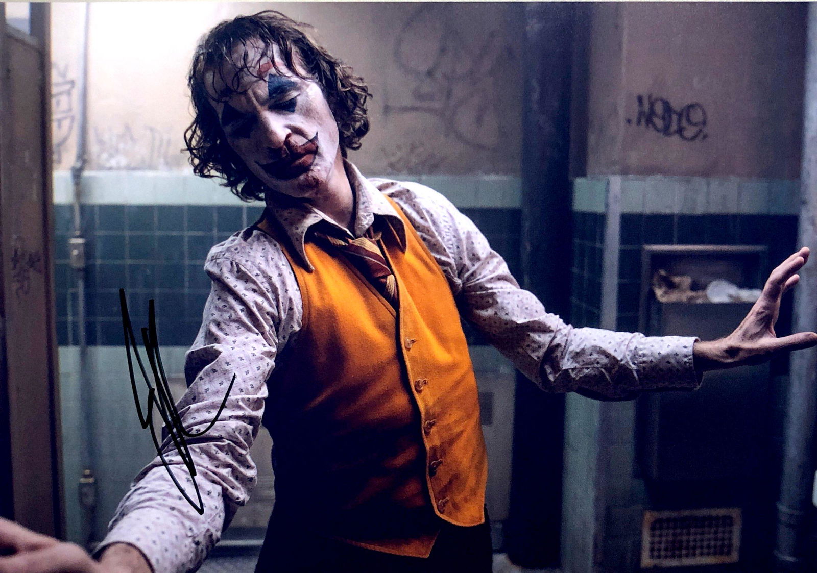 Joaquin Phoenix Autograph Signed Joker Photo (1 of 1)