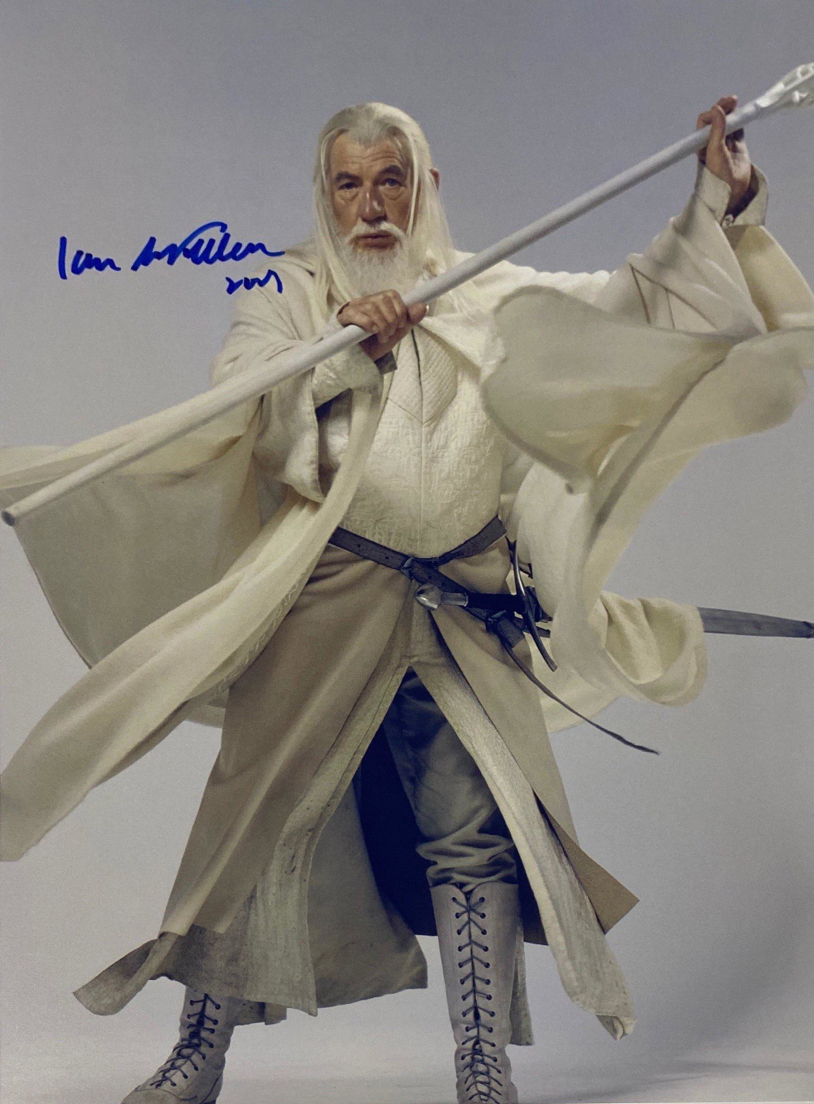 Autograph Signed Lord of the Ring Ian McKellen Photo: Category: Autograph CollectiblesAutograph By: Ian McKellenSize : 8" x 10"Item is in great condition with no damage, unframed and certified.Please kindly read our Terms and Conditions before bidding.