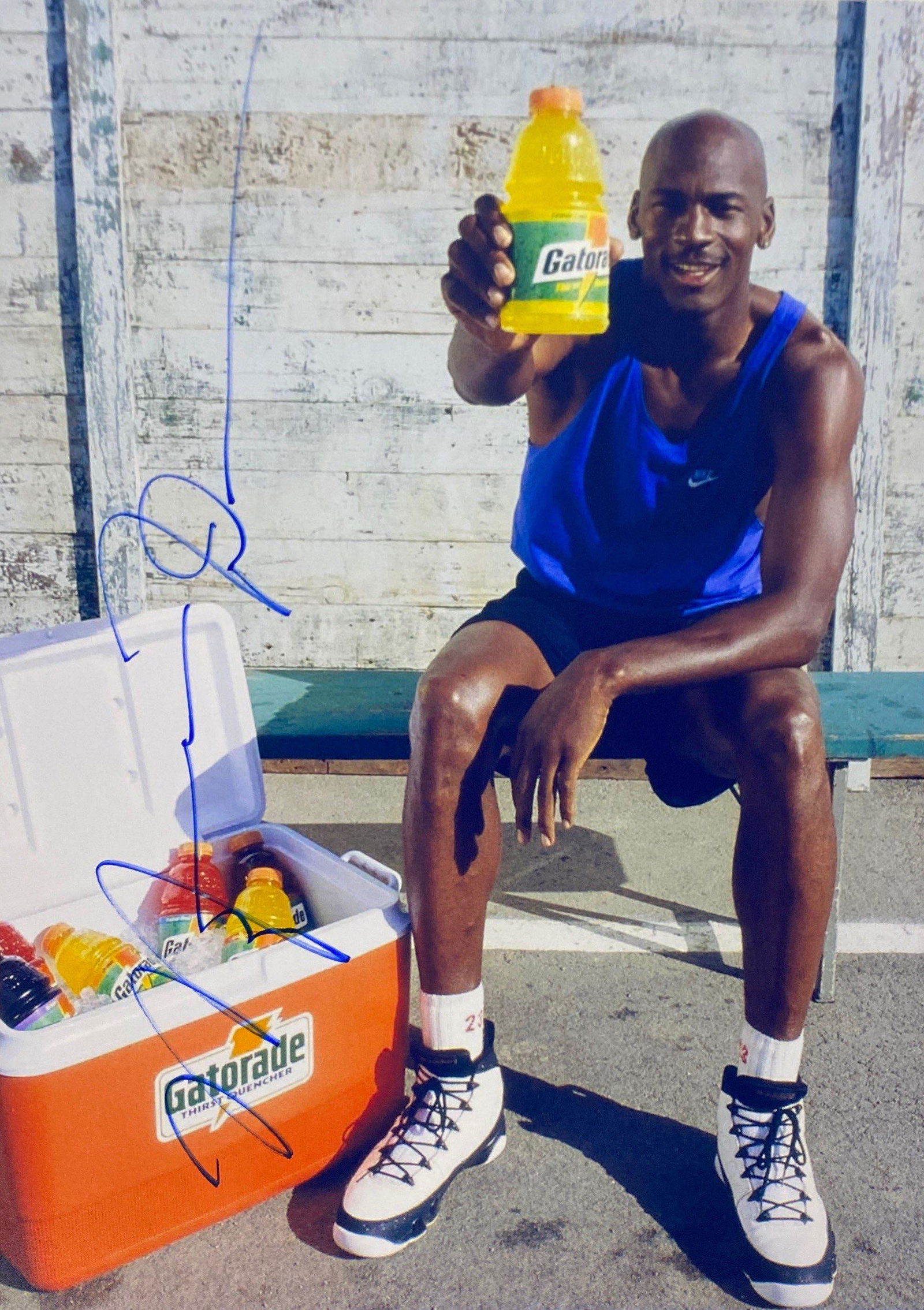 Autograph Signed Basketball Michael Jordan Photo (1 of 1)