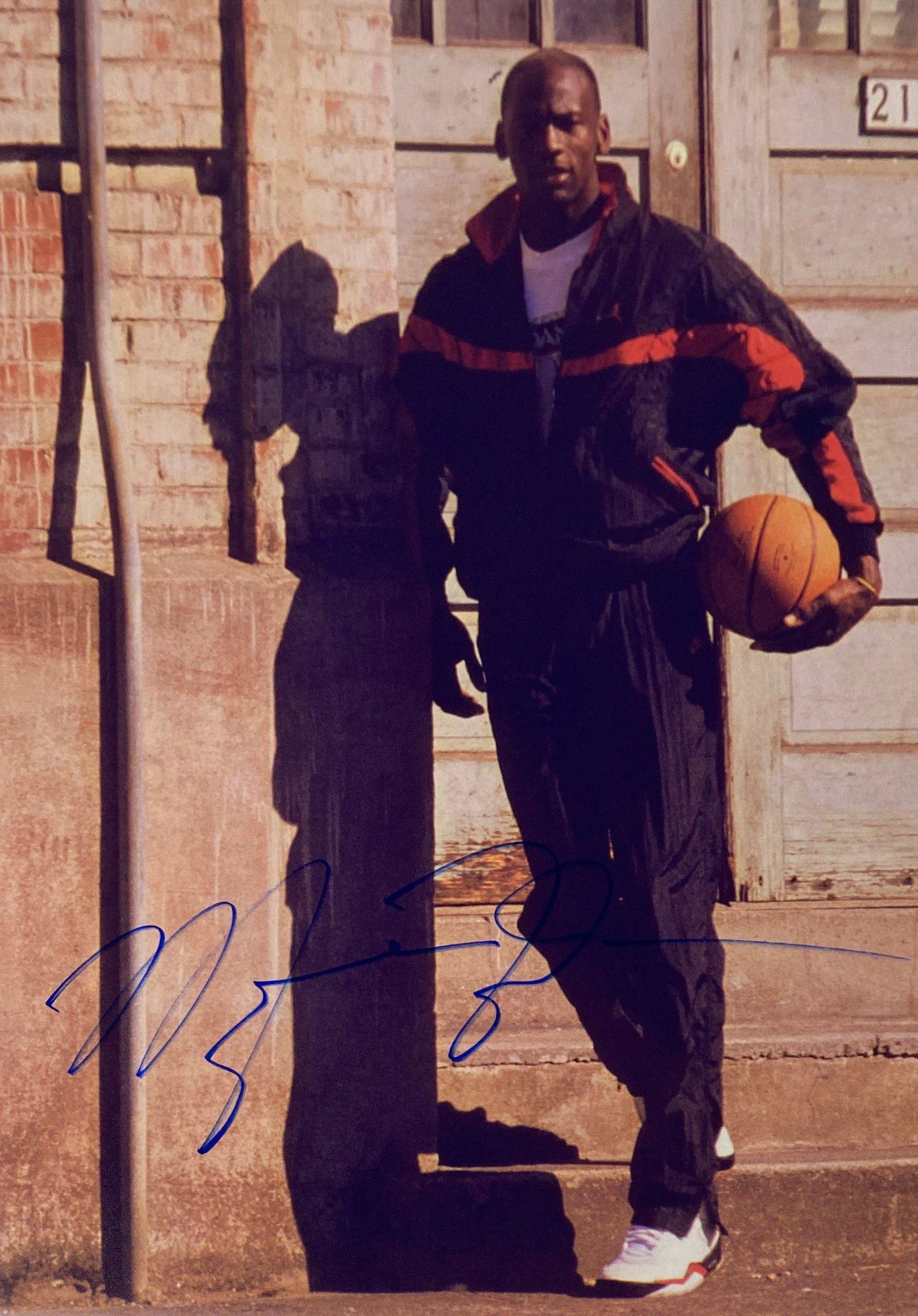 Autograph Signed Basketball Michael Jordan Photo (1 of 1)