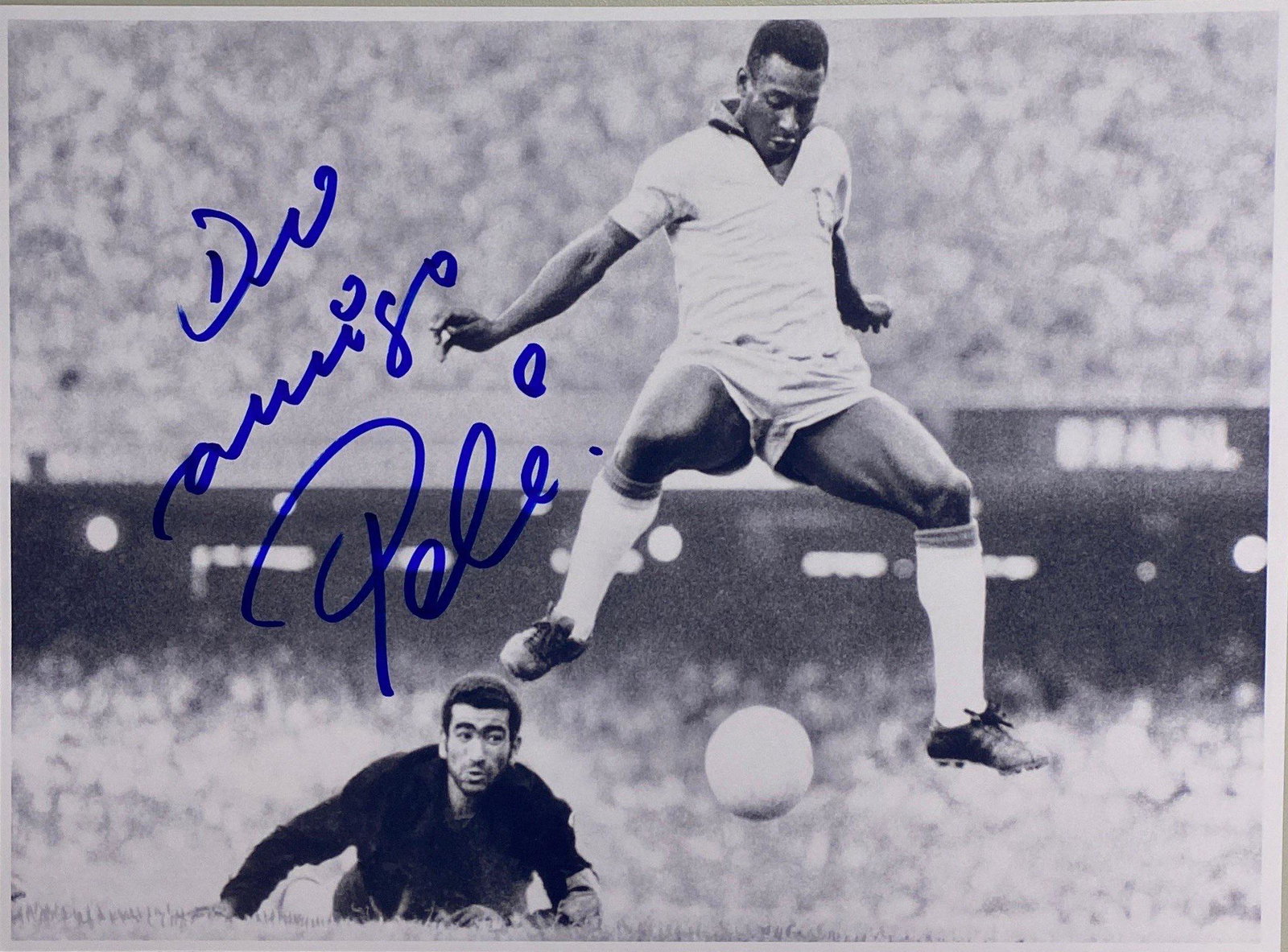 Autograph Signed Football Pele Photo: Category: Autograph CollectiblesAutograph By: PeleSize : 8" x 10"Item is in great condition with no damage, unframed and certified.Please kindly read our Terms and Conditions before bidding.