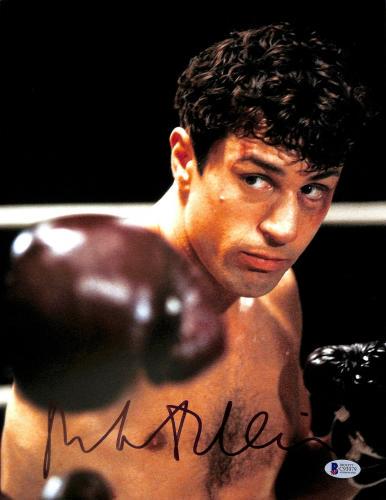 Signed Robert De Niro Photo: Category: Autograph CollectiblesAutograph By: Robert De NiroSize : 8" x 10"Item is in great condition with no damage, unframed and certified. Please kindly read our Terms and Conditions before bidding