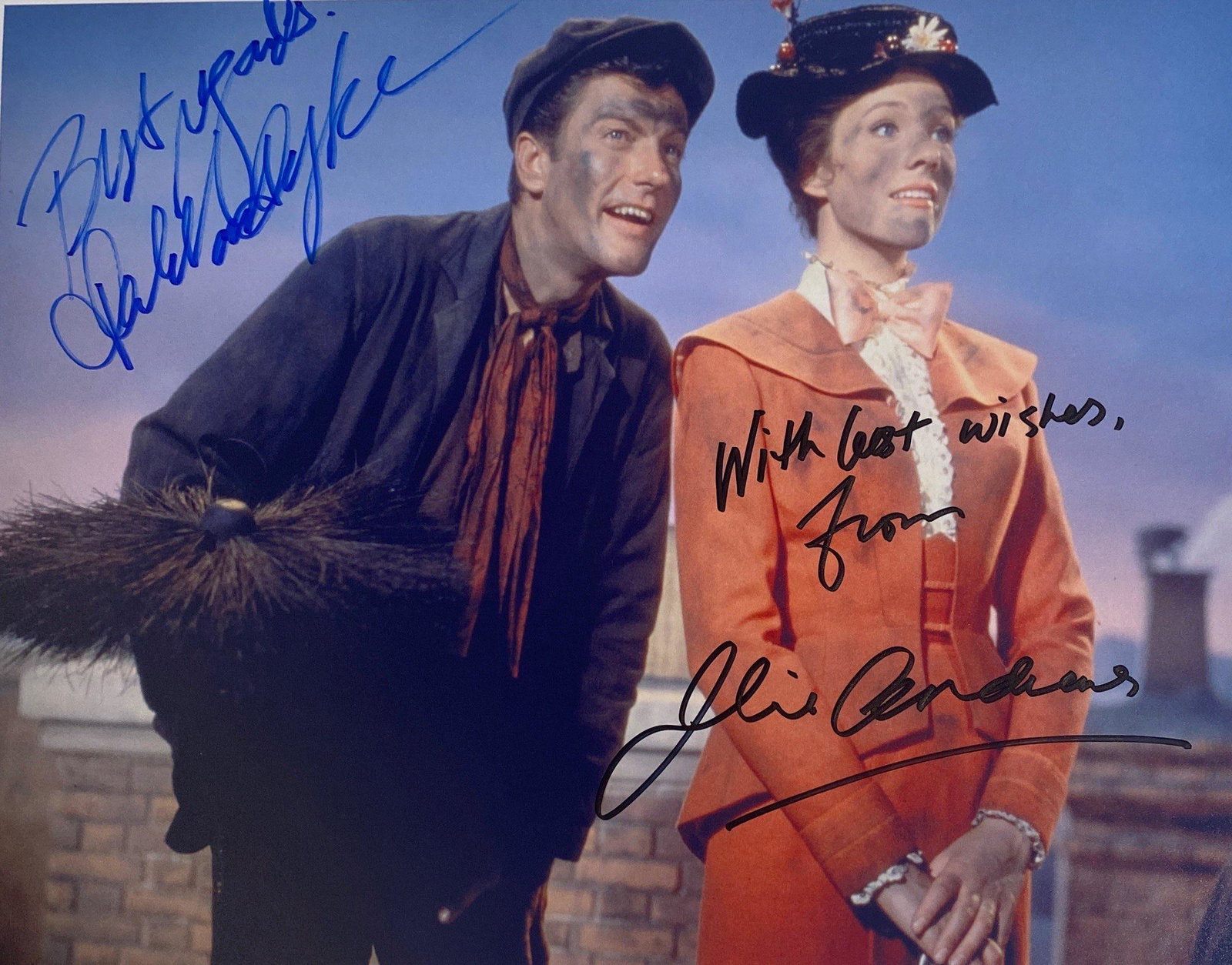 Signed Mary Poppins Julie Andrews Photo: Category: Autograph CollectiblesAutograph By: Julie Andrews, Dick Van DykeSize : 8" x 10"Item is in great condition with no damage, unframed and certified. Please kindly read our Terms and Conditions 