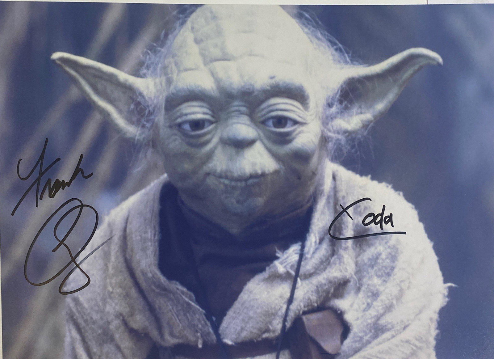 Signed Star Wars Frank Oz Photo: Category: Autograph CollectiblesAutograph By: Frank OzSize : 8" x 10"Item is in great condition with no damage, unframed and certified. Please kindly read our Terms and Conditions before bidding.
