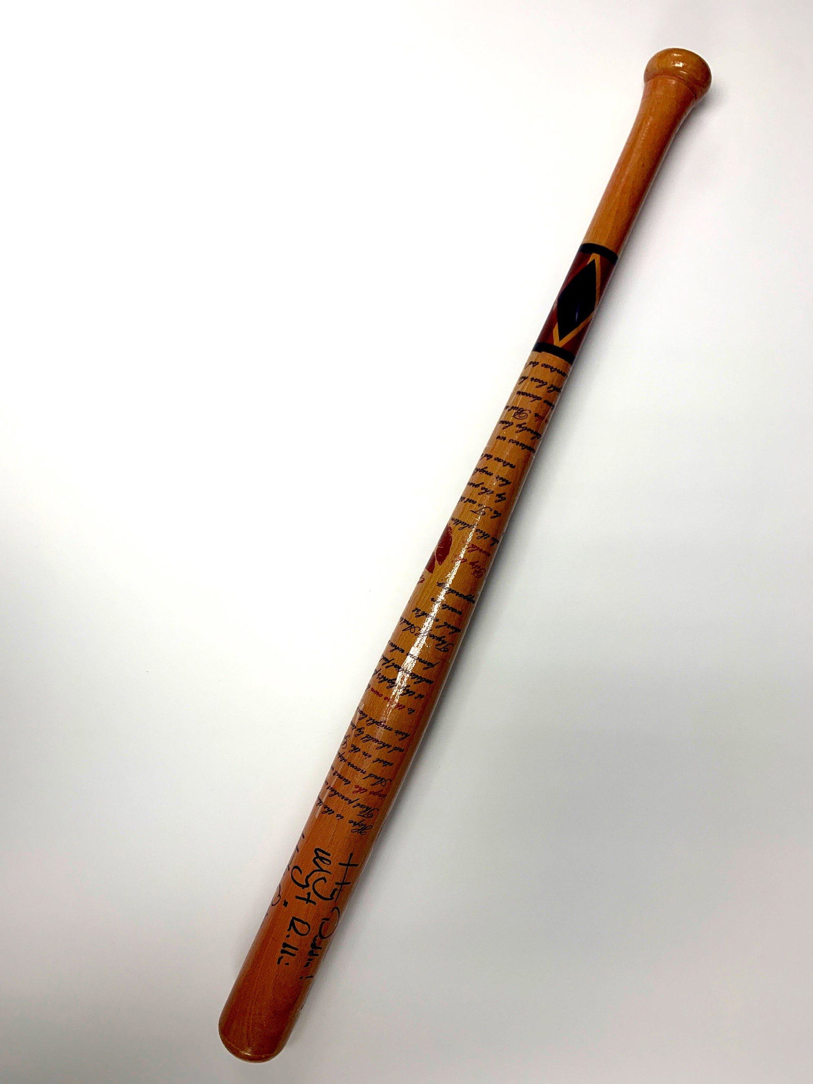 Signed Harley Quinn Margot Robbie Baseball Bat: Category: Autograph CollectiblesAutograph By: Margot RobbieItem is in great condition with no damage, unframed and certified. Please kindly read our Terms and Conditions before bidding.