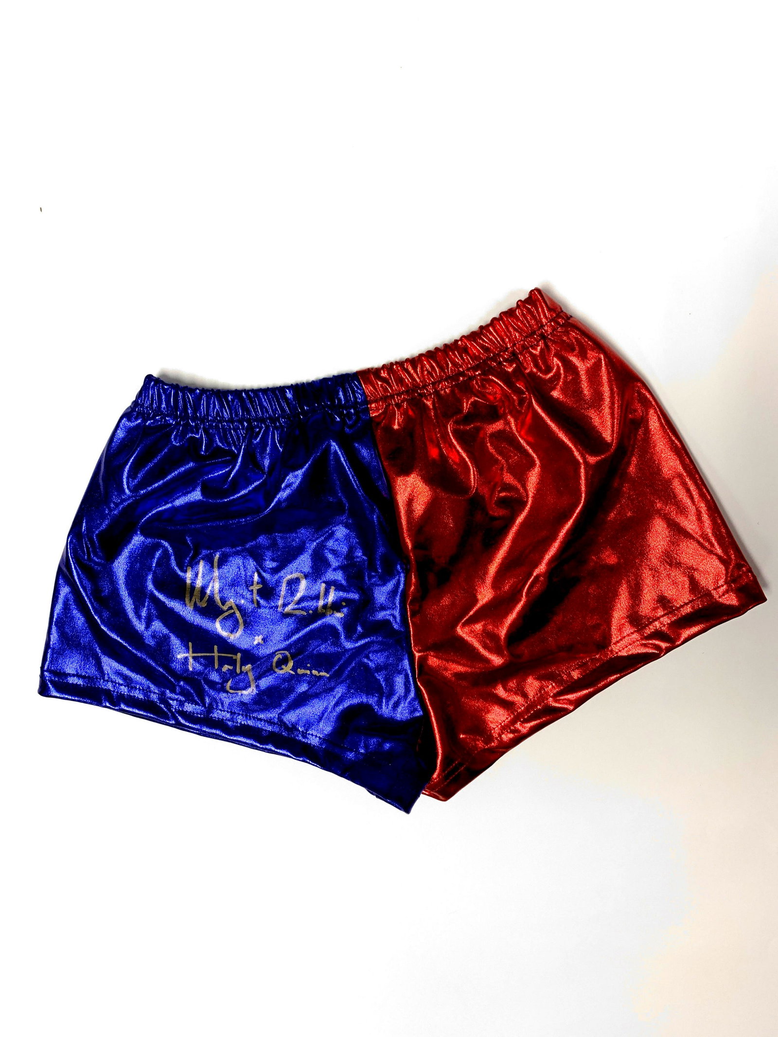 Signed Margot Robbie Harley Quinn Shorts: Category: Autograph CollectiblesAutograph By: Margot RobbieItem is in great condition with no damage, unframed and certified. Please kindly read our Terms and Conditions before bidding.