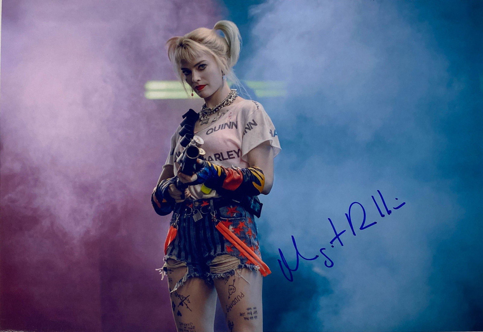 Autograph Signed Harley Quinn Margot Robbie Photo: Category: Autograph CollectiblesAutograph By: Margot RobbieSize : 8" x 10"Item is in great condition with no damage, unframed and certified.Please kindly read our Terms and Conditions before bidding.