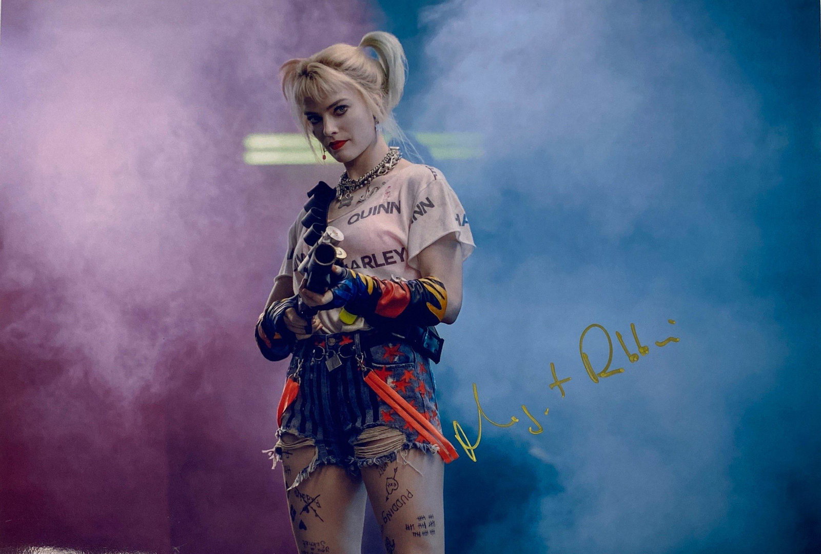 Autograph Signed Harley Quinn Margot Robbie Photo: Category: Autograph CollectiblesAutograph By: Margot RobbieSize : 8" x 10"Item is in great condition with no damage, unframed and certified.Please kindly read our Terms and Conditions before bidding.