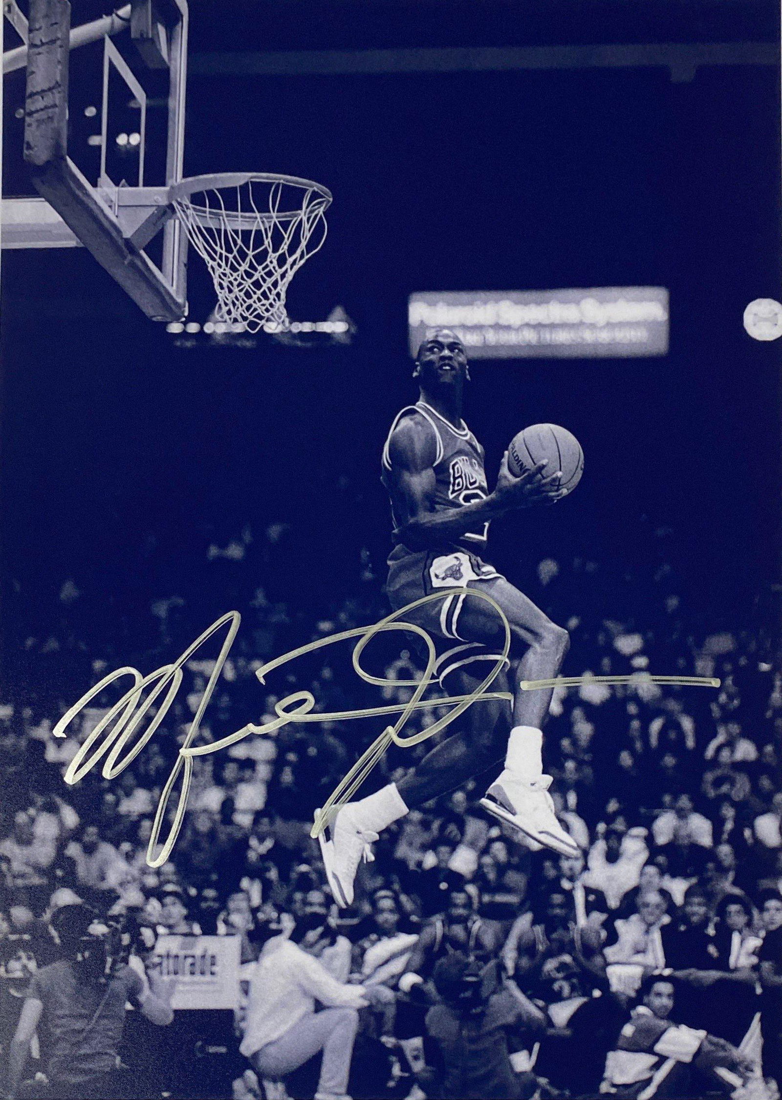 Autograph Signed Michael Jordan Photo (1 of 1)