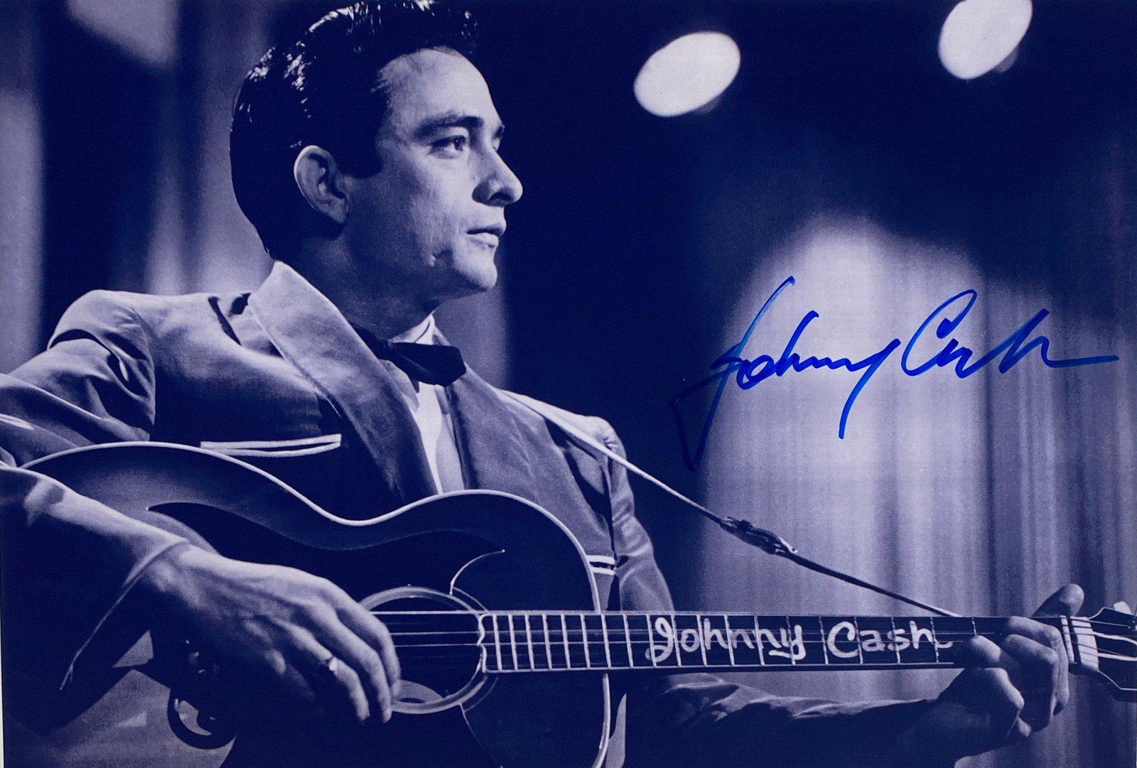 Autograph Signed Johnny Cash Photo: Category: Autograph CollectiblesAutographed by:Johnny CashSize : 8" x 10"Item is in great condition with no damage, unframed and certified.Please kindly read our Terms and Conditions before bidding.