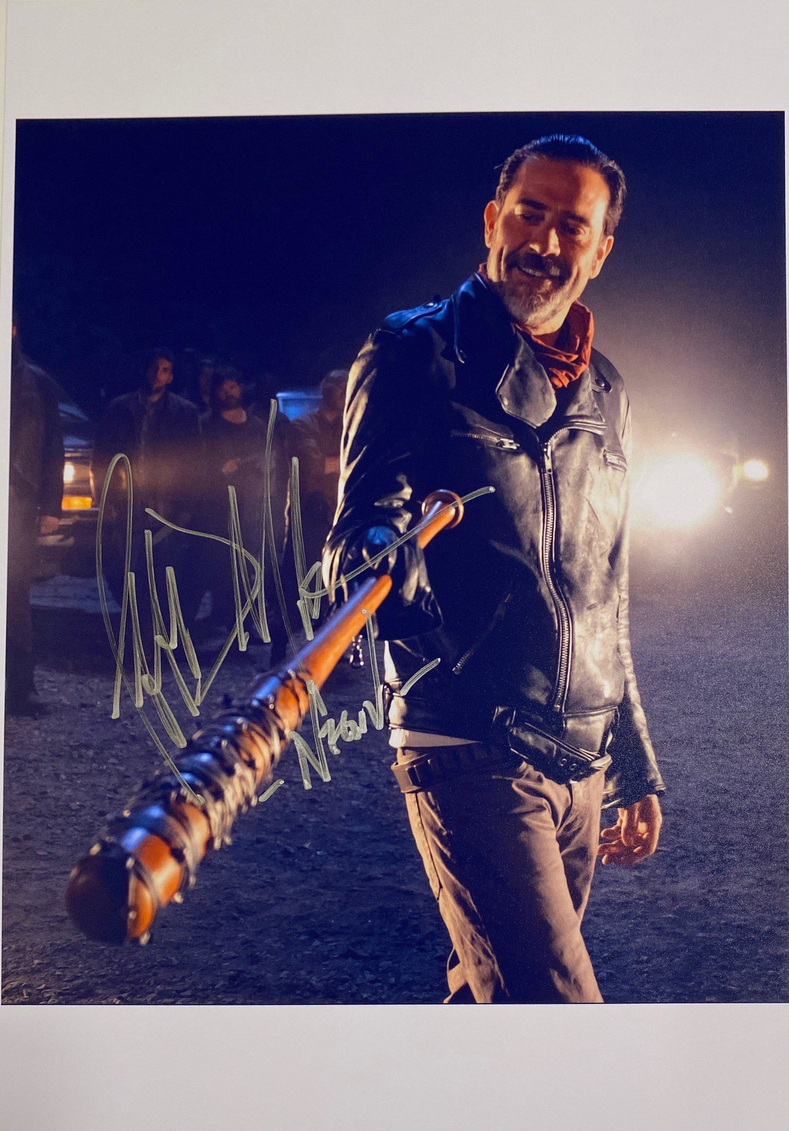 Autograph Signed Jeffrey Dean Morgan Photo: Category: Autograph CollectiblesAutographed by:Jeffrey Dean MorganSize : 8" x 10"Item is in great condition with no damage, unframed and certified.Please kindly read our Terms and Conditions before bi