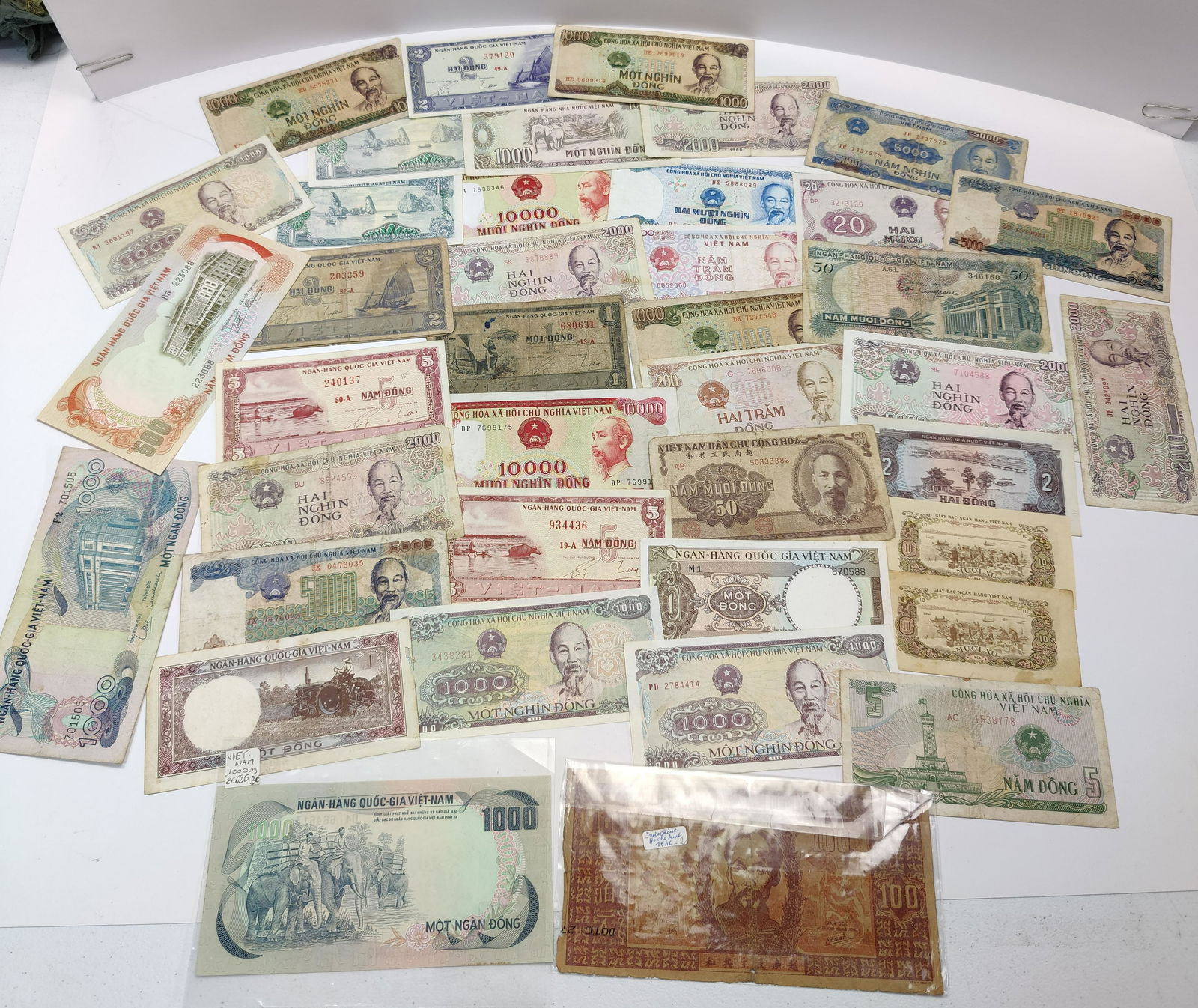 Lot of 41 Vietnam banknote (1 of 11)