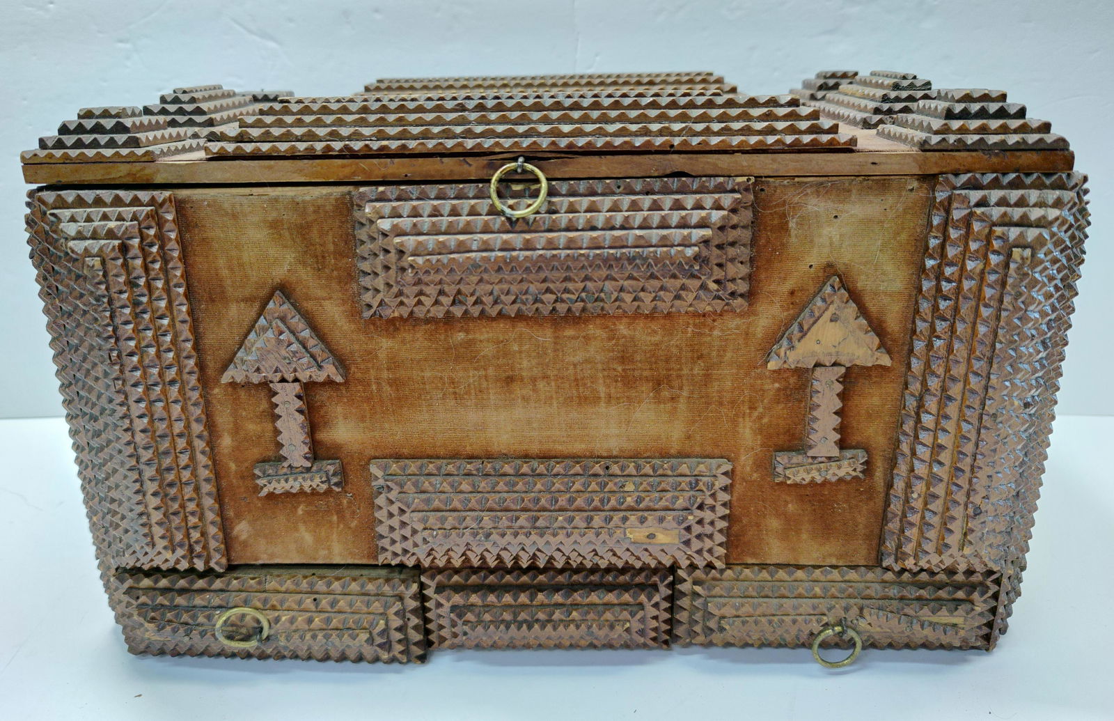 German Antique Tramp Carved box: German Antique Tramp Carved box, dimensions are 14" X 8" X 8", HANDLING/SHIPPING in house for this item is $20,FREE DELIVERY for TAMPABAY and SARASOTA areas after $100 purchase!