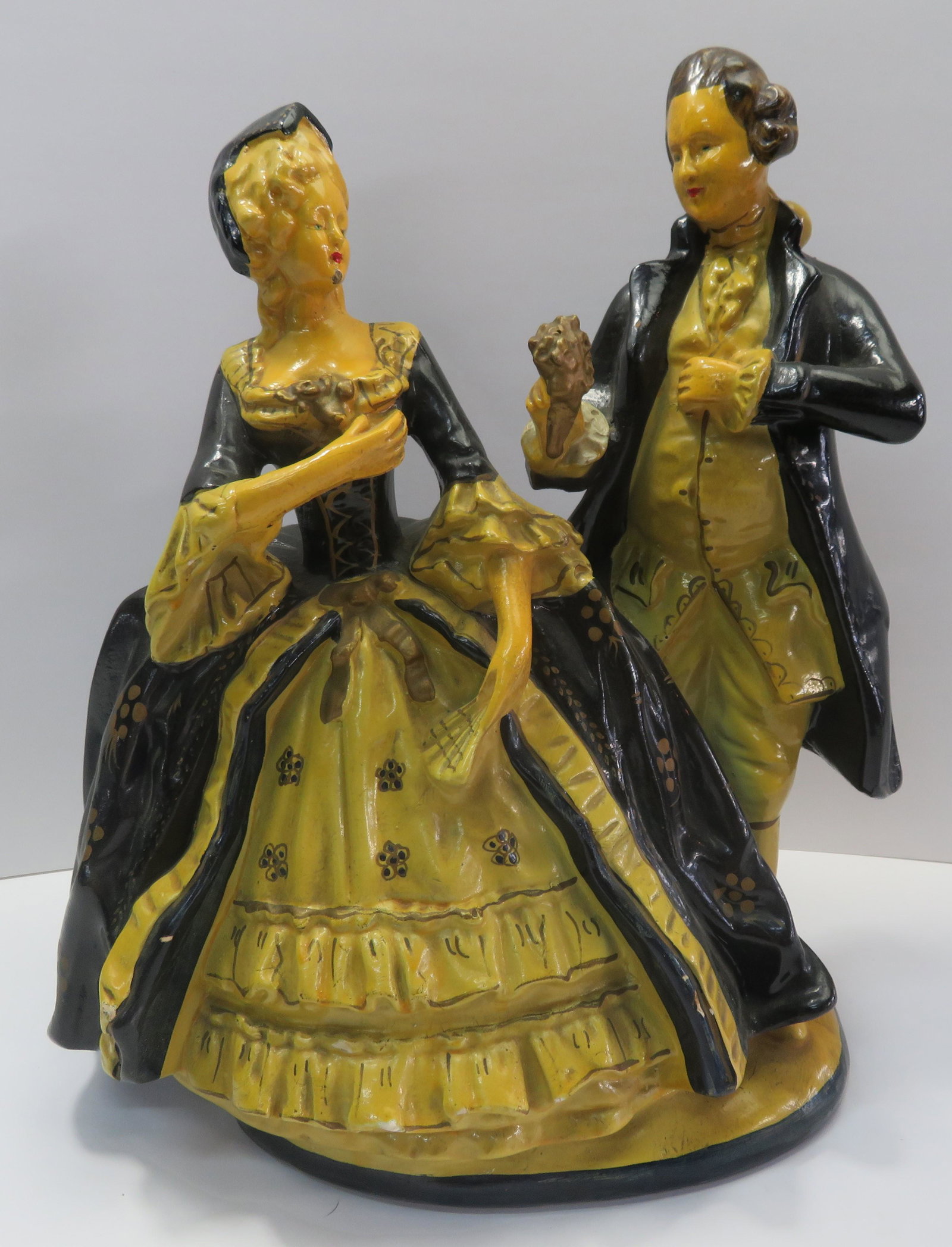 Figurine Couple Chalkware Art Deco: Roman Art Co. Robia Ware Plaster Figurine Couple Chalkware Art Deco, 13", good condition, 2 tiny chips on paint, HANDLING and SHIPPING, USA $40. INTERNATIONAL SHIPPING, ask for an estimate. FREE DELIV