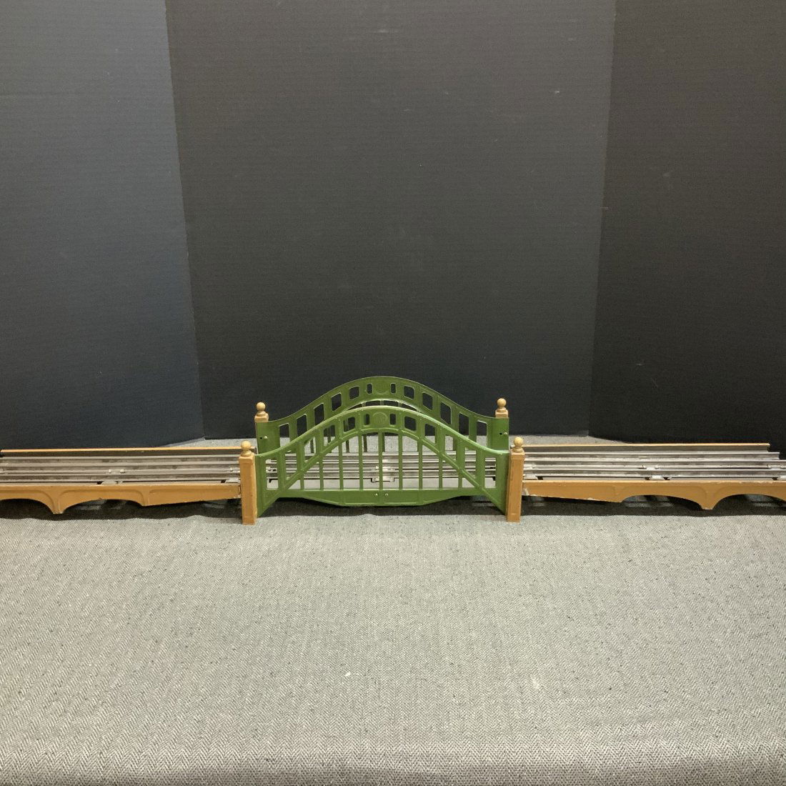 Pre War Lionel Bridge Center Span W/ Two Ramps (1 of 9)