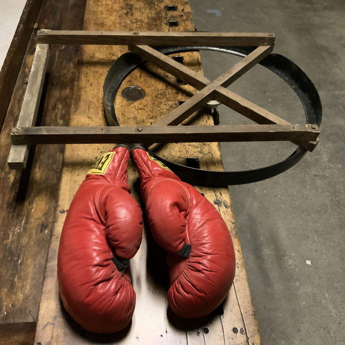 Vintage Rawlings Punching Bag & Everlast Boxing Gloves (1 of 8)