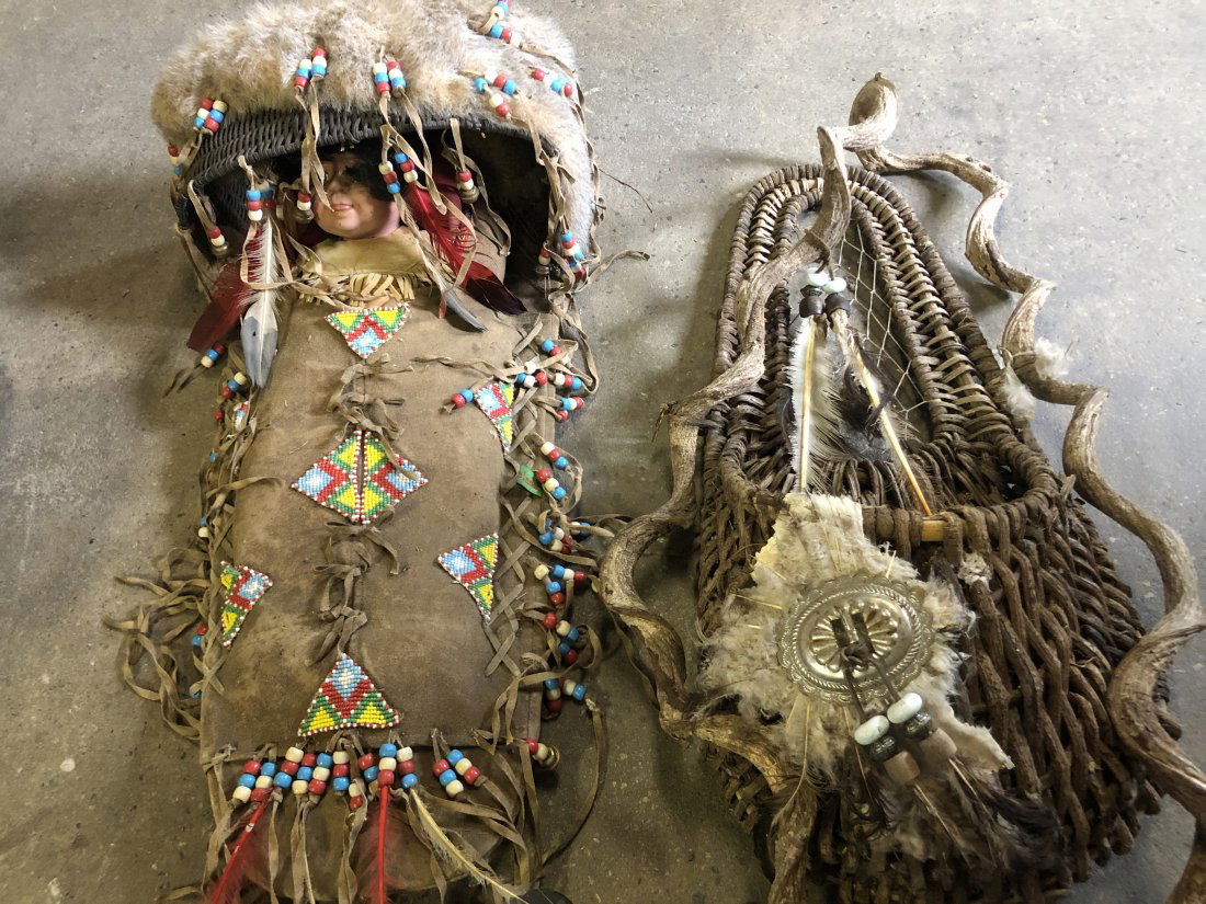 Mixed lot, indian papoose, beads, harness (1 of 3)