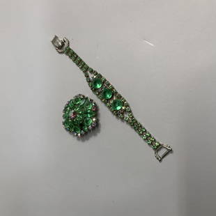 VINTAGE COSTUME BRACELET AND PIN SET: Vintage elegant green stones silver tone bracelet and brooch. 7 Inch bracelet. Brooch 2 inch diameter.