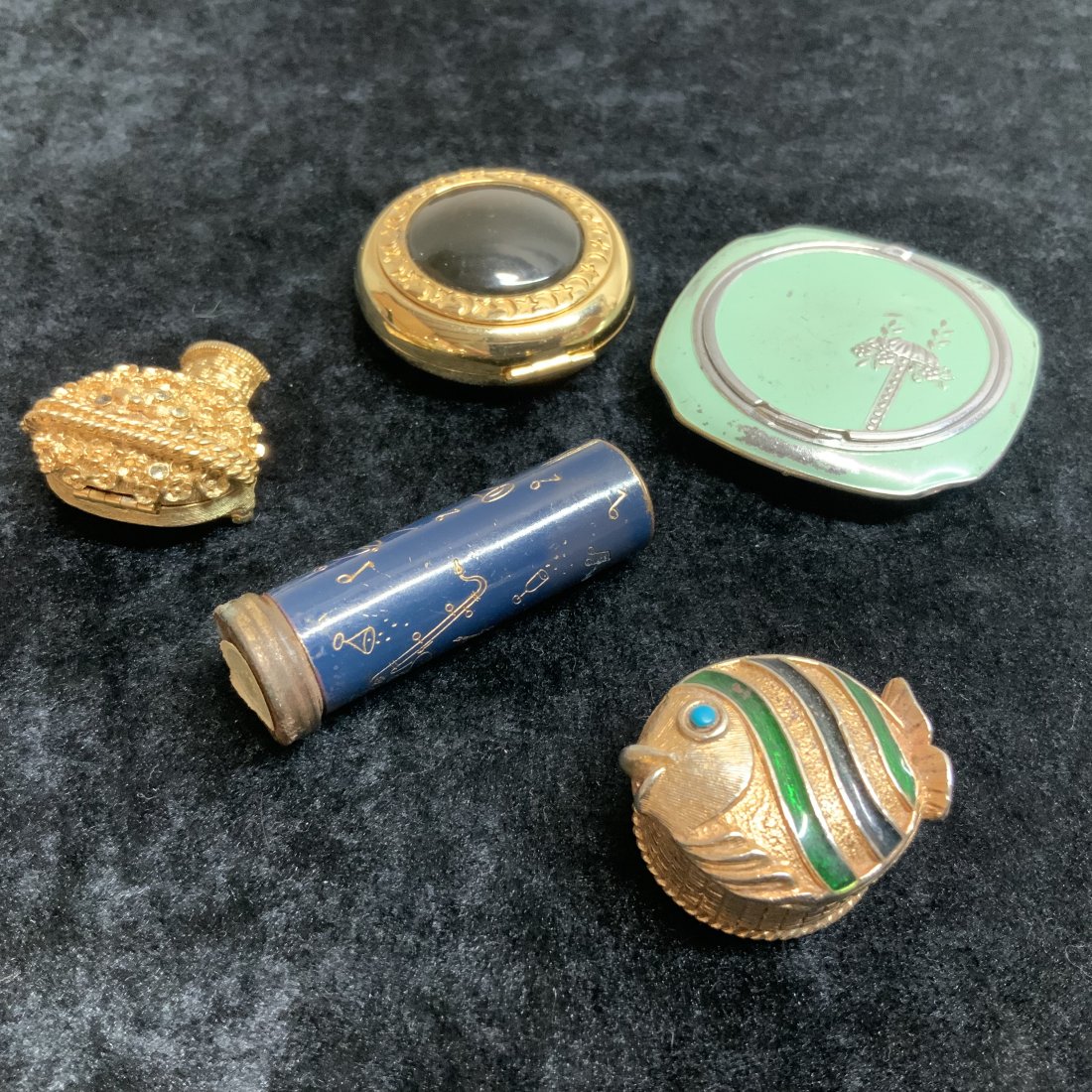 VINTAGE BEAUTY LOT (1 of 6)