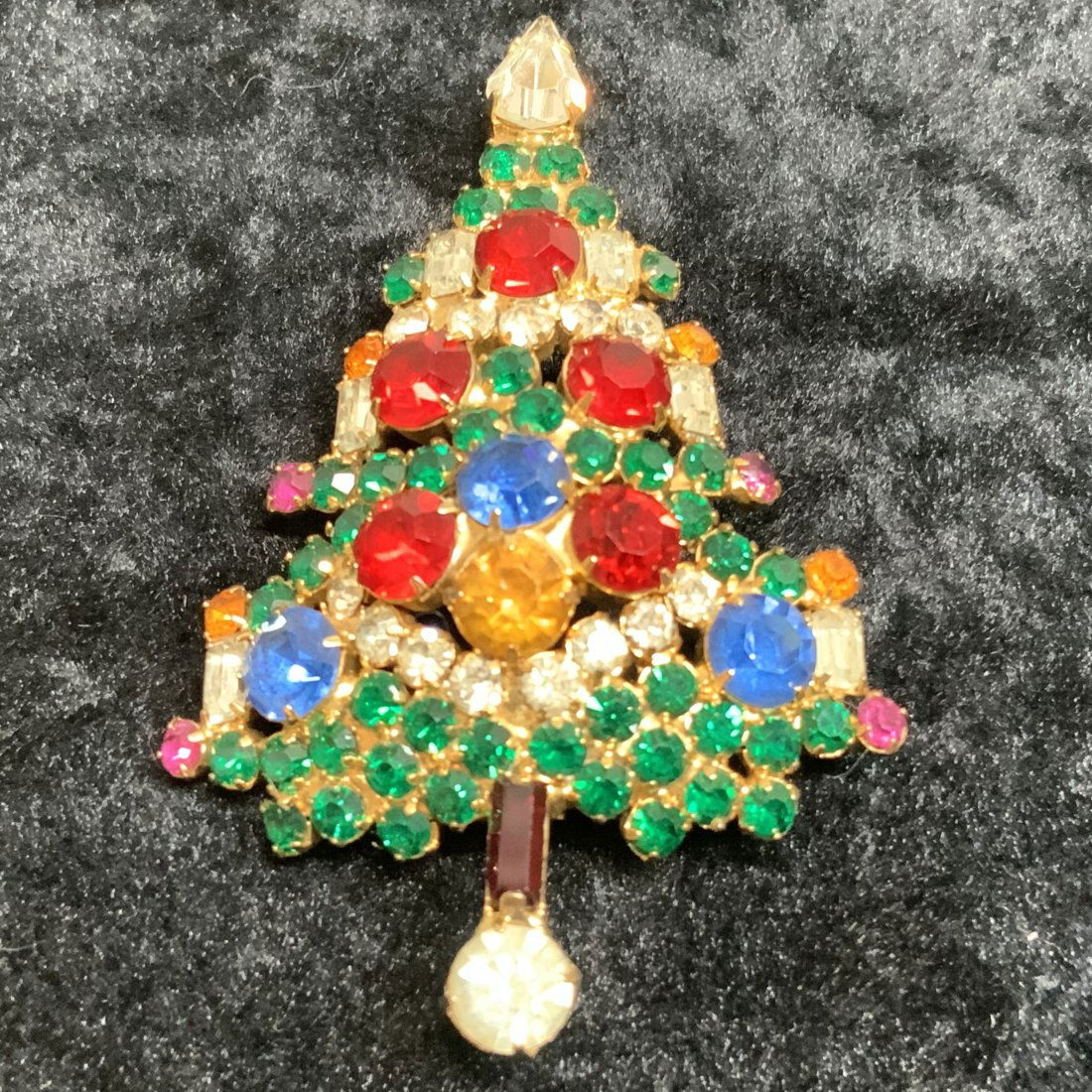Warner christmas deals tree pin