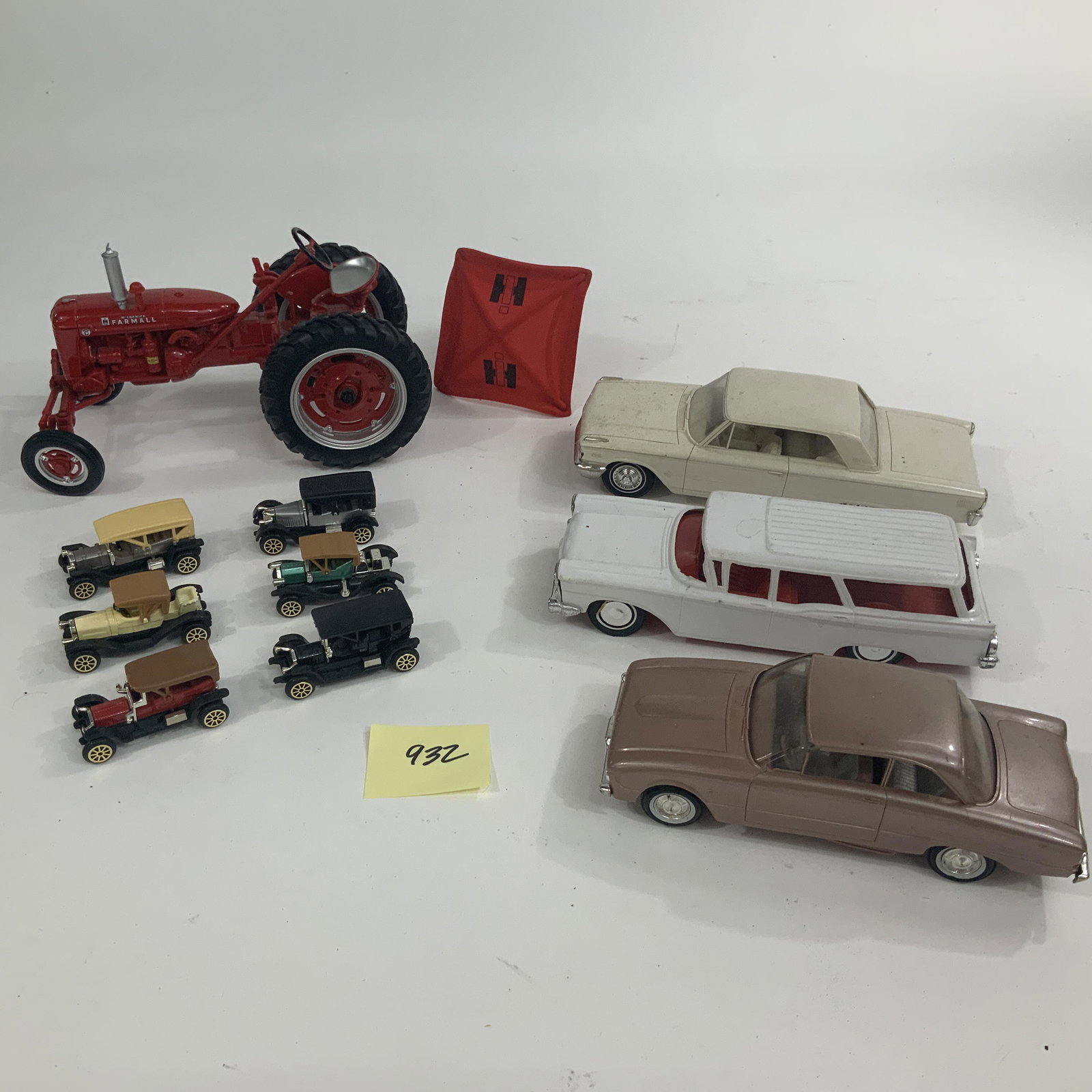 Lot of Model cars, tractors and miniature cars (1 of 2)