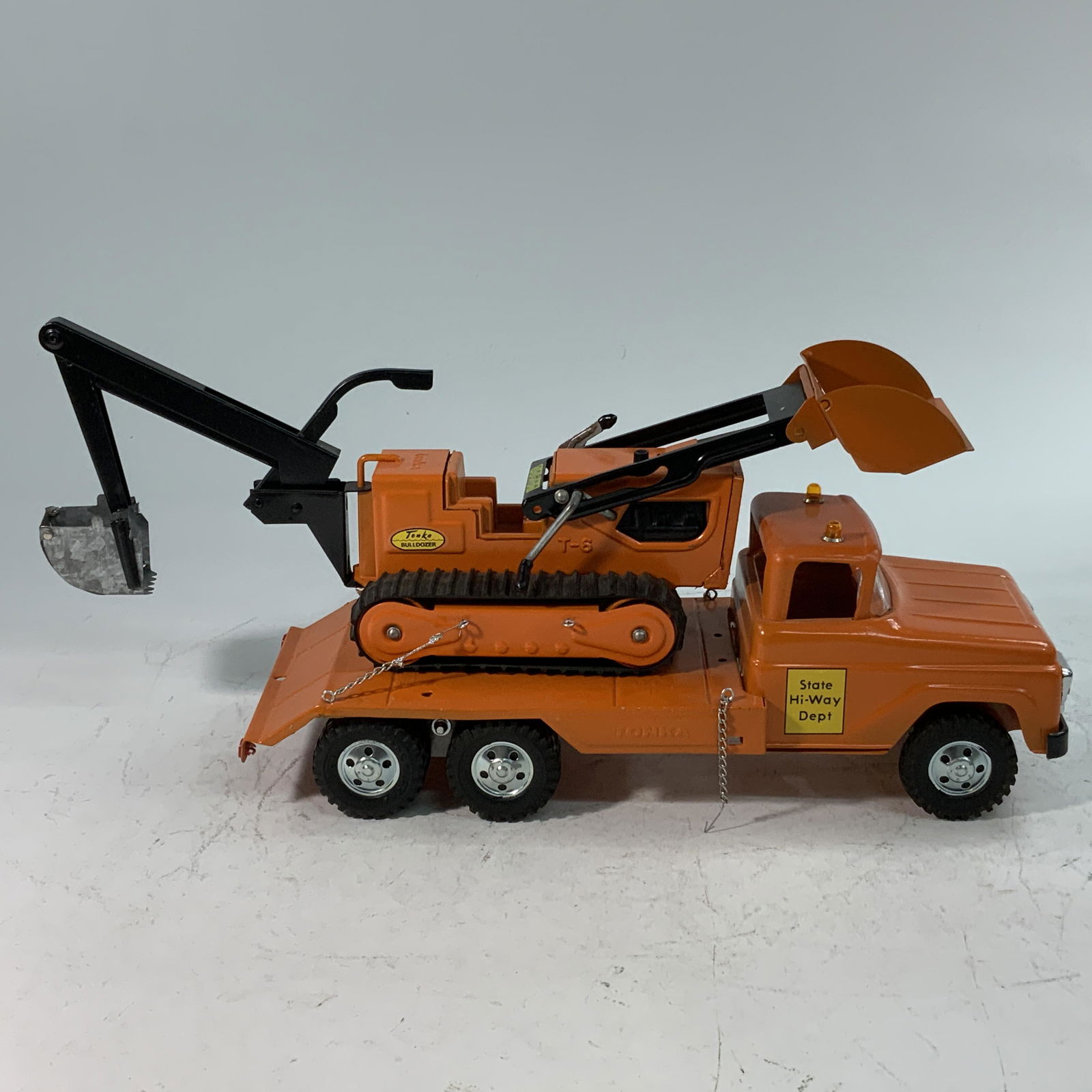 Tonka State Hi-Way Truck with Back Hoe (1 of 4)