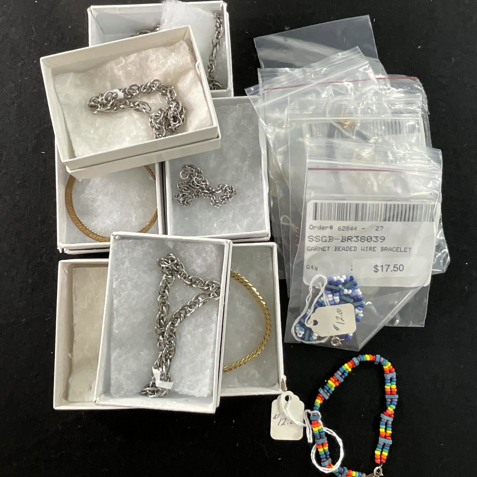 Bracelets: Lot of 17 bracelets, 10 beaded and 7 chains.