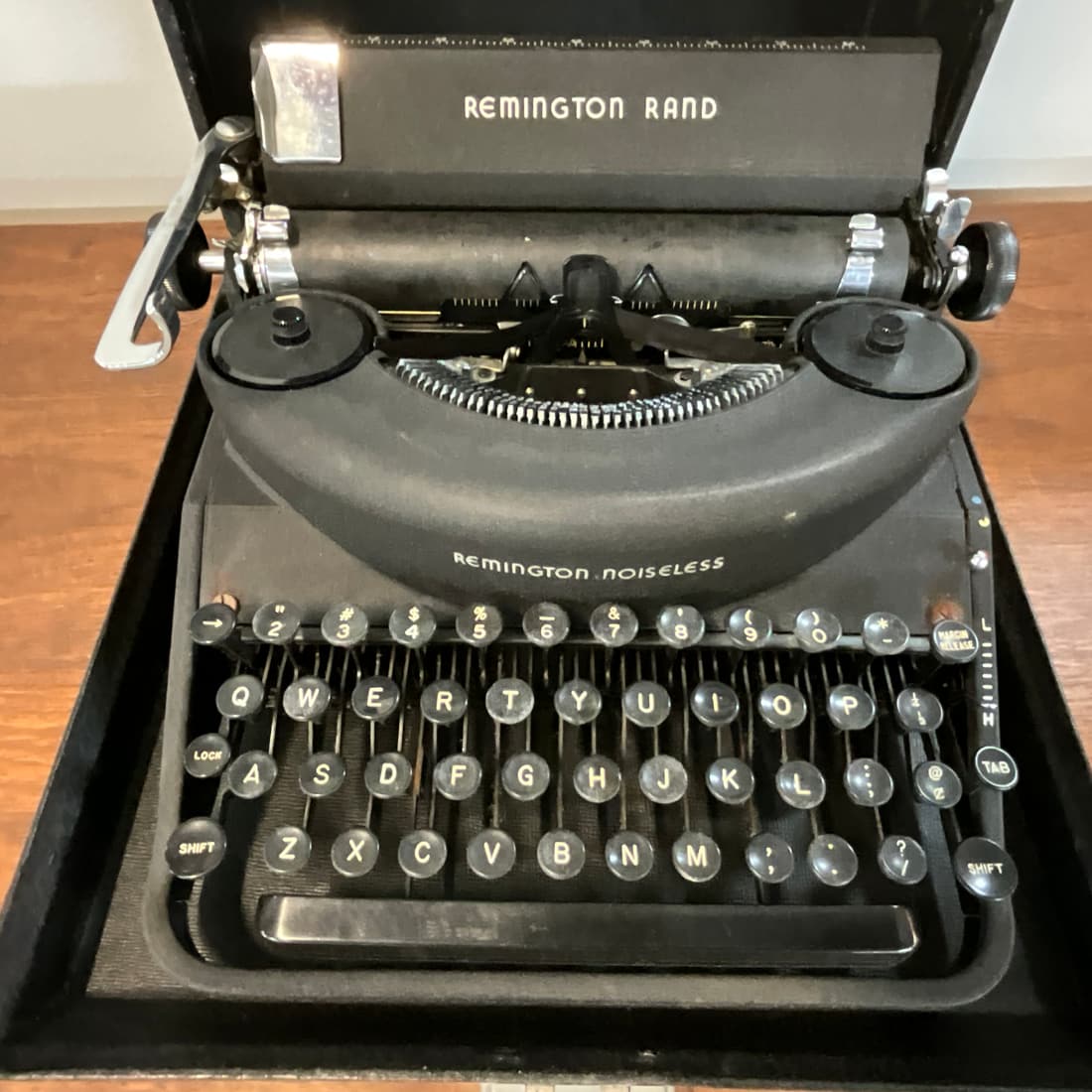 Remington "Noiseless" Portable Typewriter (1 of 5)
