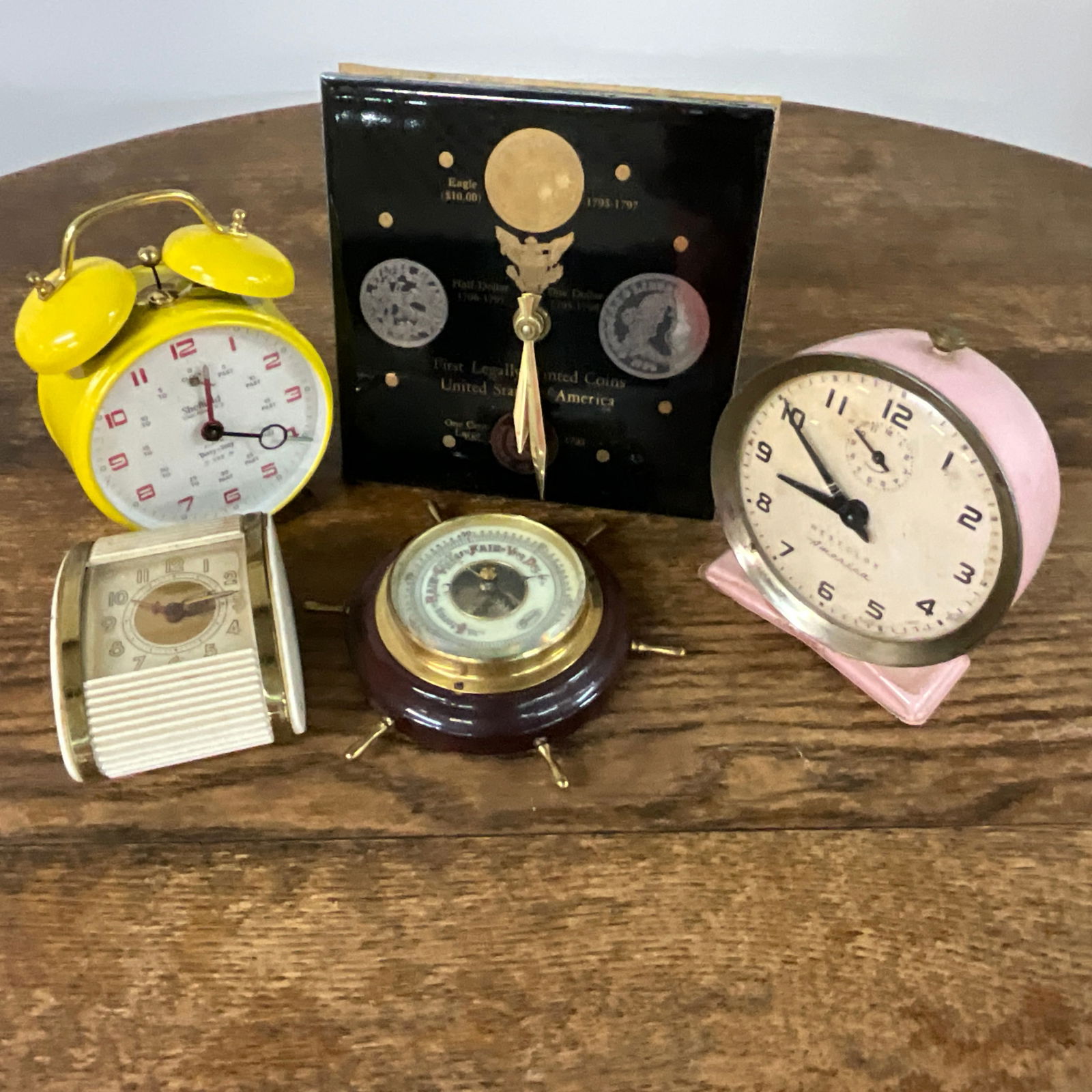 Lot of Clocks (1 of 6)