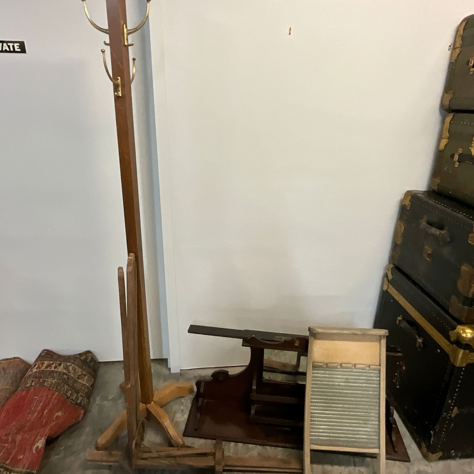 Mixed Lot of Woodenware Items (1 of 4)