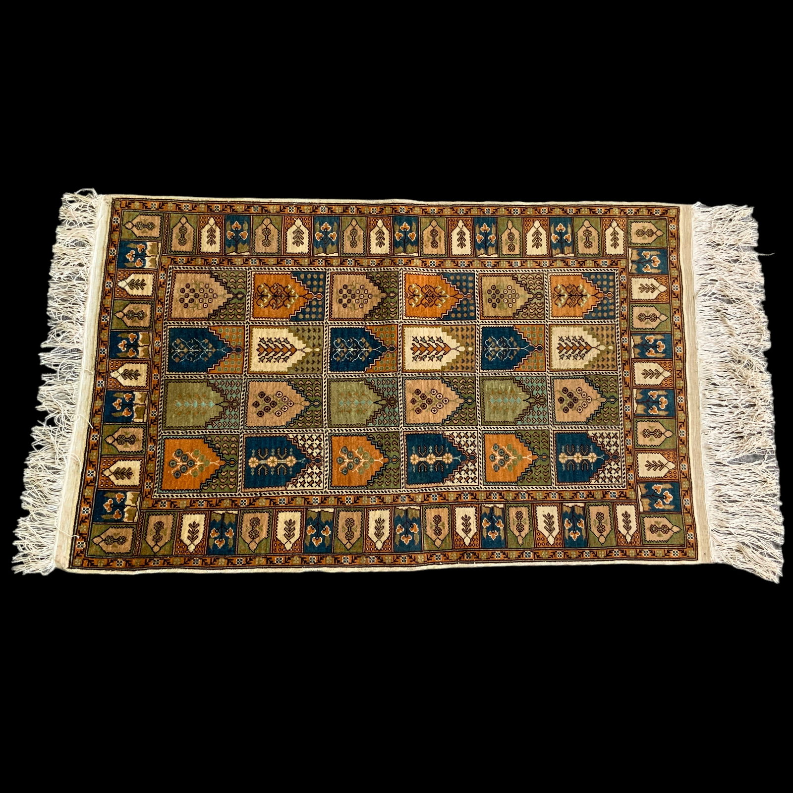Silk on Silk Oriental Turkish Rug Kayseri Ipek: Silk on Silk Oriental Turkish Rug Kayseri Ipek Measures 43” x 23.5”