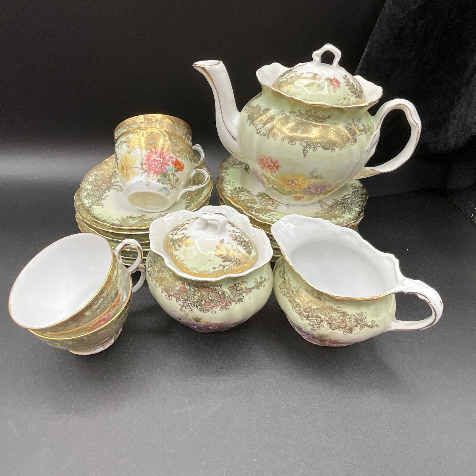 Child's Toy Teaset (1 of 5)