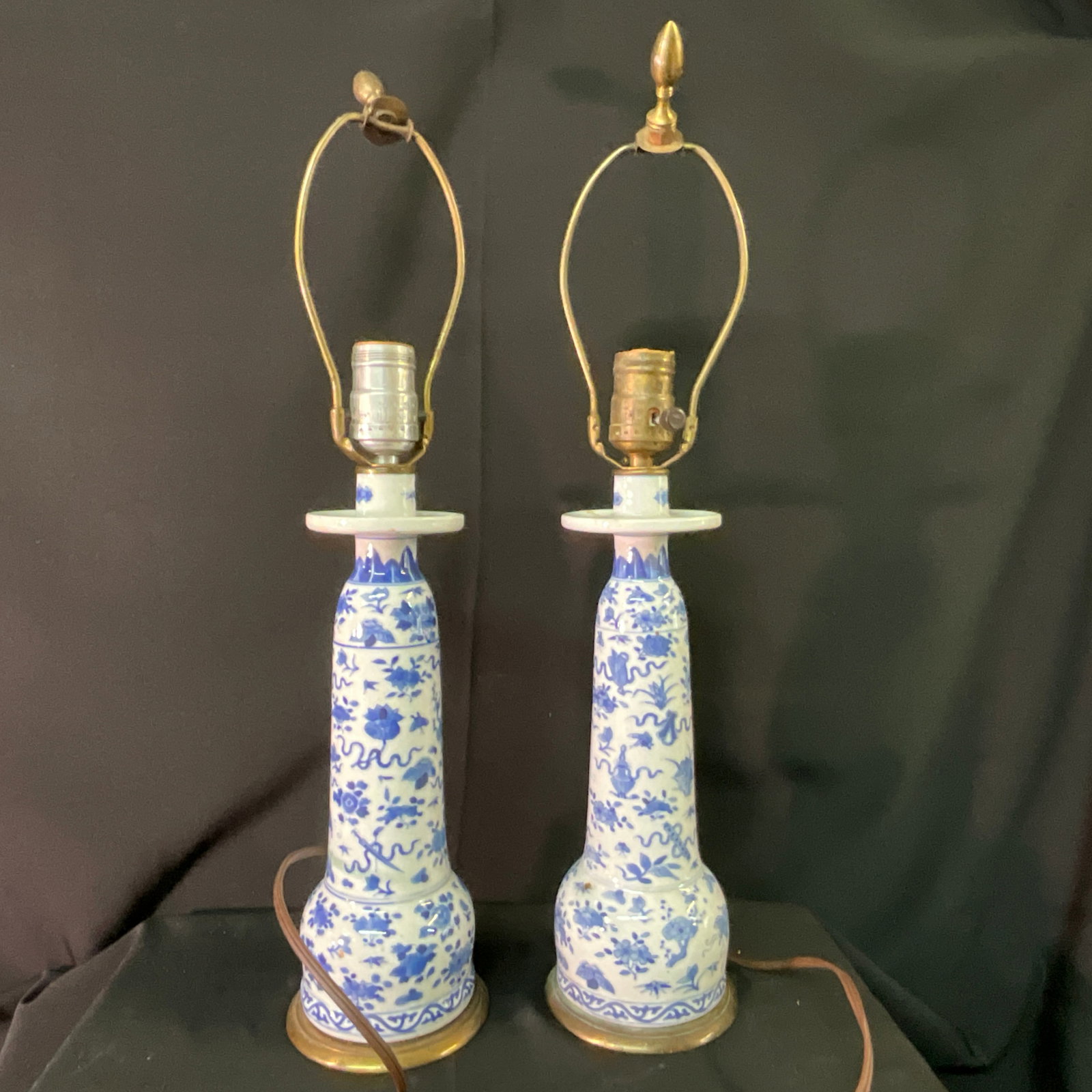 Pair of Oriental Look Blue and White Lamps: A pair of Oriental look blue and white porcelain lamps, approx. 14.5" tall, not including harps.