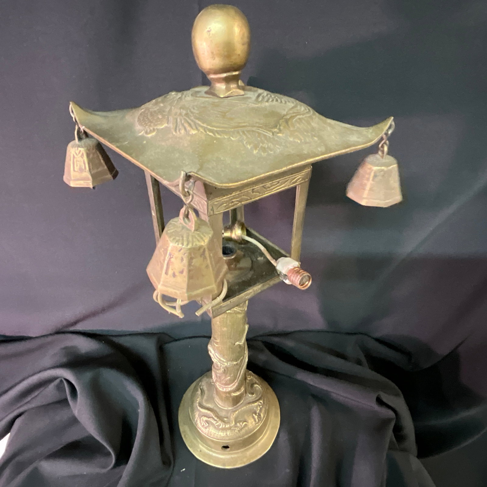 Fantastic Brass Chinese Lamp (1 of 6)