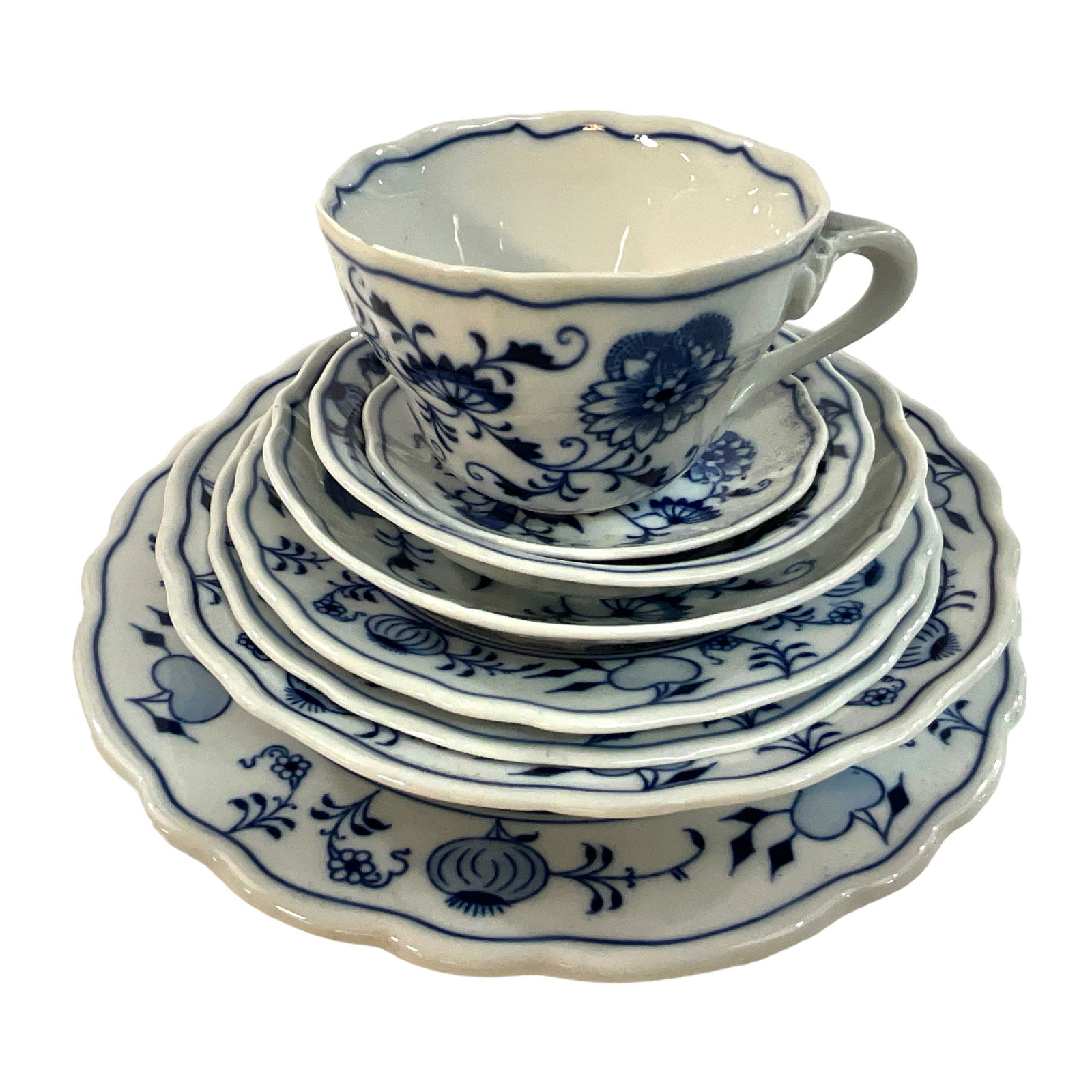 Classic Zwebelmuster Czechoslovakian Onion Pattern Dinnerware (1 of 8)