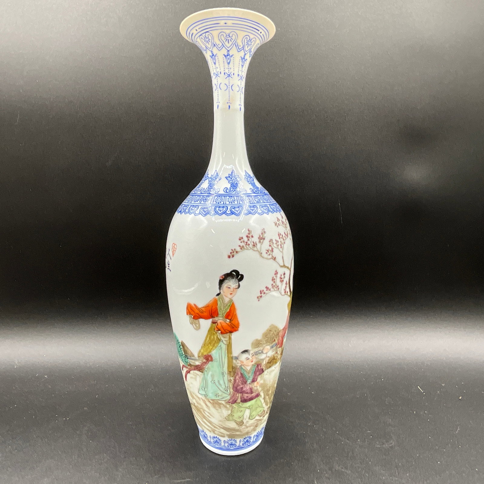Chinese Porcelain Vase (1 of 6)