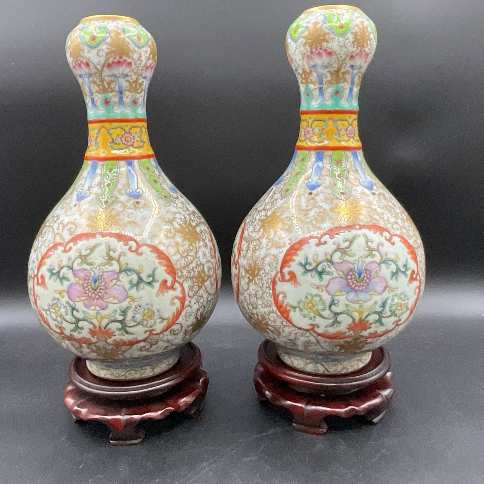 Pair of Chinese Vases on Stands: A pair of porcelain vases on stands, approx. 9.5" tall (11" w/stand).