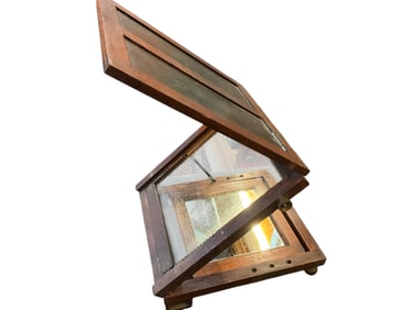 Early Camera, Or Plate Viewer (?)