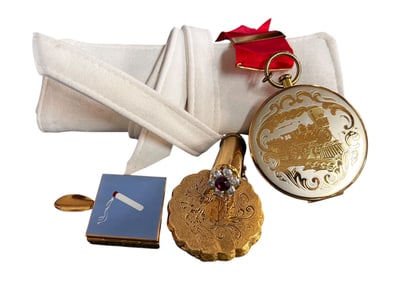 Vintage Ladies Compacts and Accessories