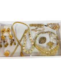 Vintage Costume Jewelry-Necklaces Gold & Amber