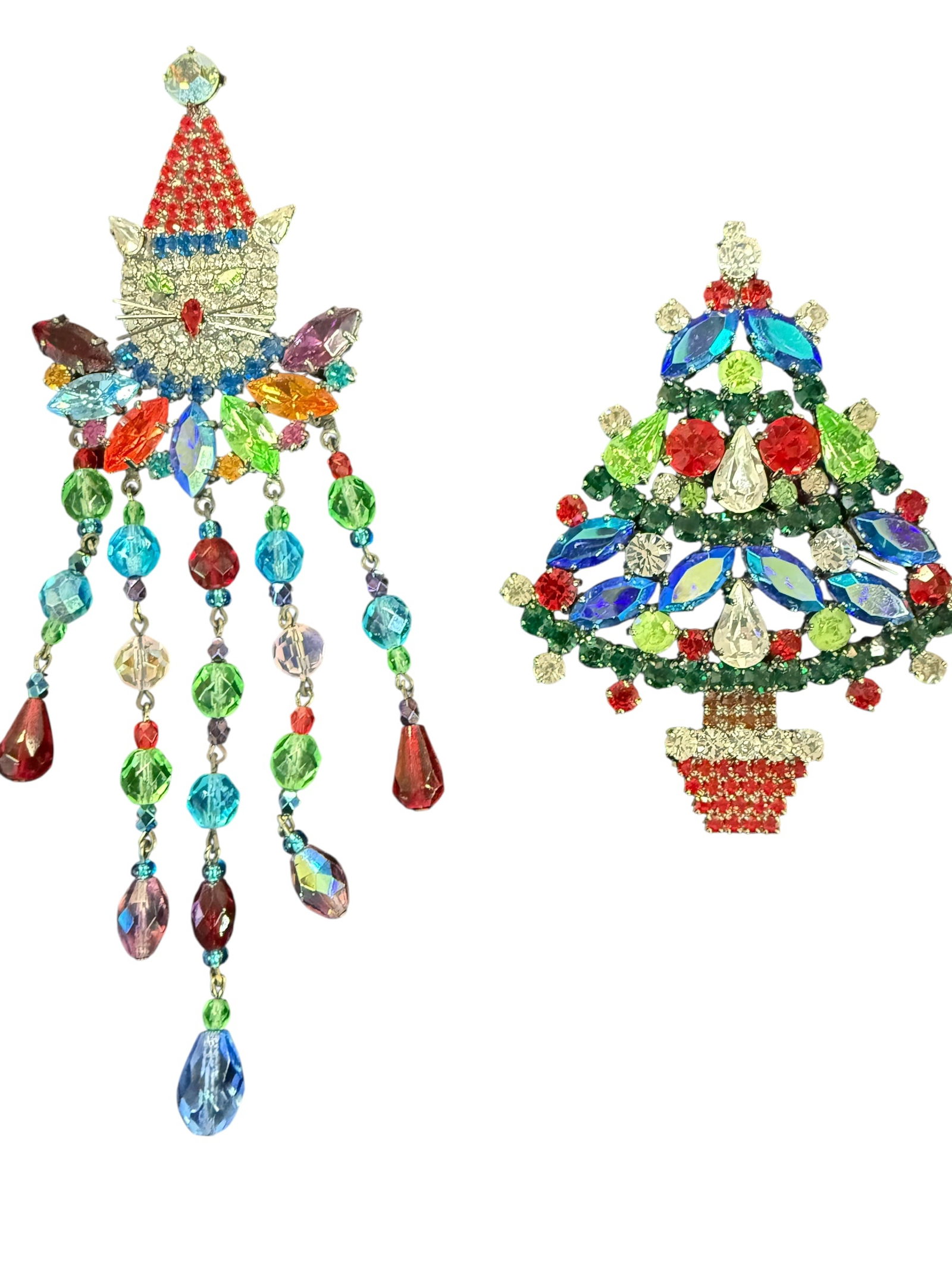 Pair of Vintage Butler and Wilson Brooches: Since its beginnings in 1969 selling antique jewellery in the Antiquarius market, Chelsea, with now over 50 years in the business, Butler and Wilson has come to define bold, glamorous crystal costume 