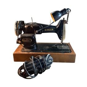 Vintage Singer Sewing Machine, Class 216G