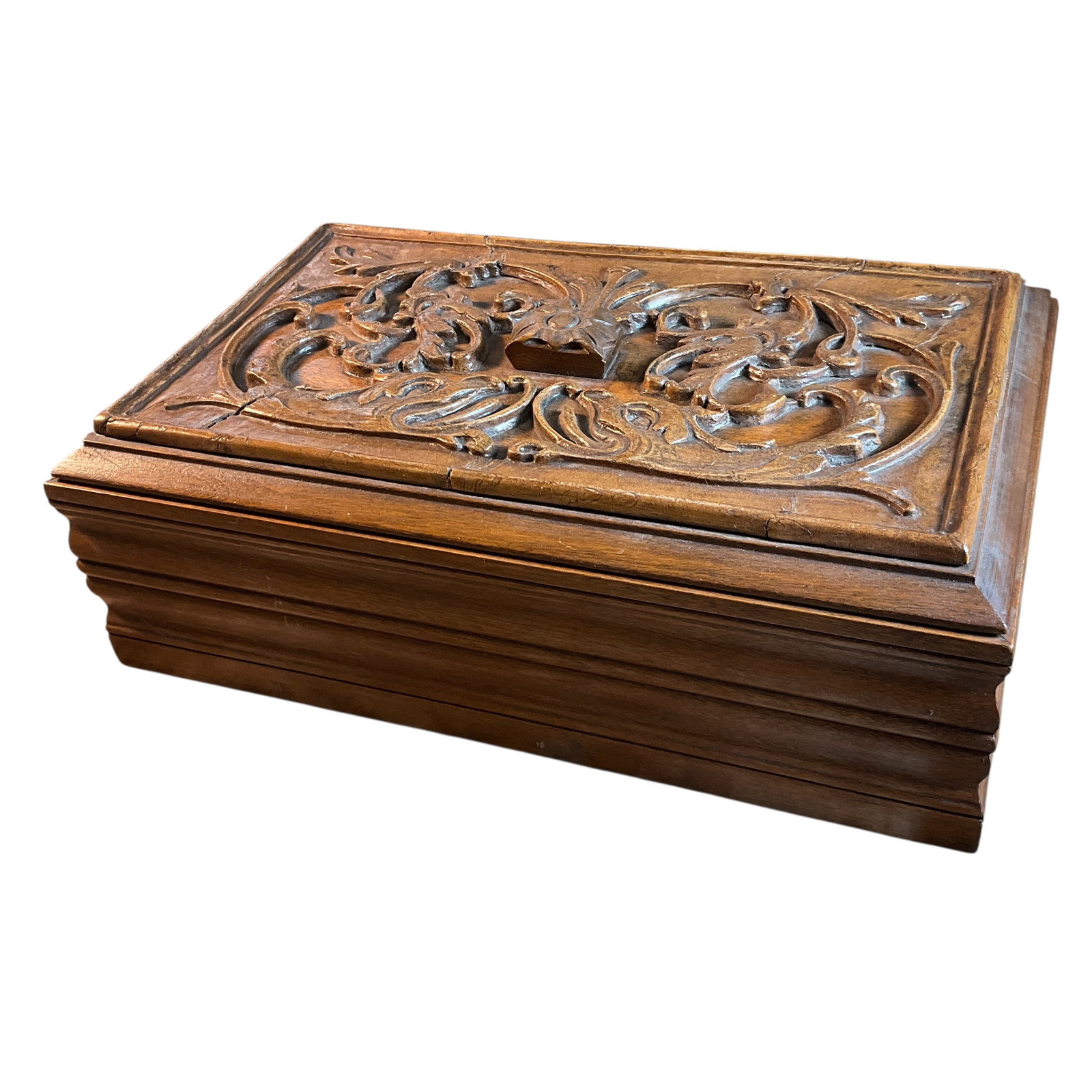 Griffin or Dragon Head Carved Wooden Box.: Griffin or Dragon Head Carved Wooden Box. an 8.25" X 13.5" wooden box with a lift off wooden lid featuring carved griffin or dragon heads, and a carved knob.