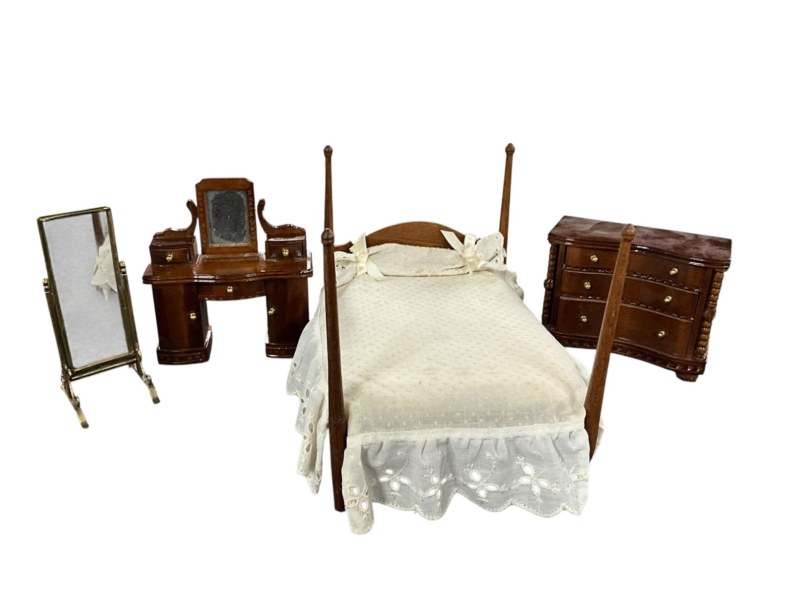 1970's-80's Shackman Dollhouse Furniture: 1970's-80's Shackman Dollhouse Furniture. Four pieces of bedroom furniture, made in Japan or Taiwan. Four poster bed with lace comforter, dressing table, three drawer chest, and dressing mirror.
