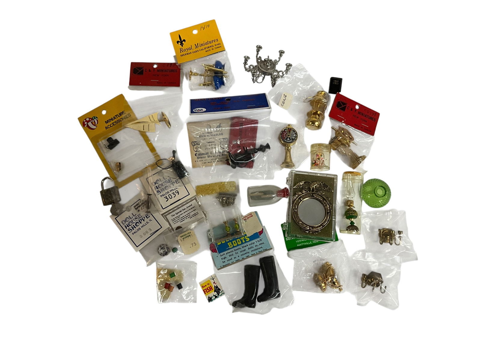 Box Lot of Misc. Dollhouse Accessories (1 of 7)